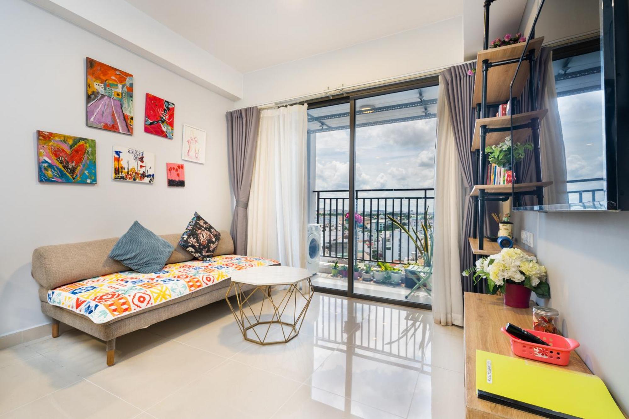 Tan Son Nhat Airport Sweet 2 Bedroom 1 Wc Apartment-free Gym , Sky Pool ,bbq ,garden