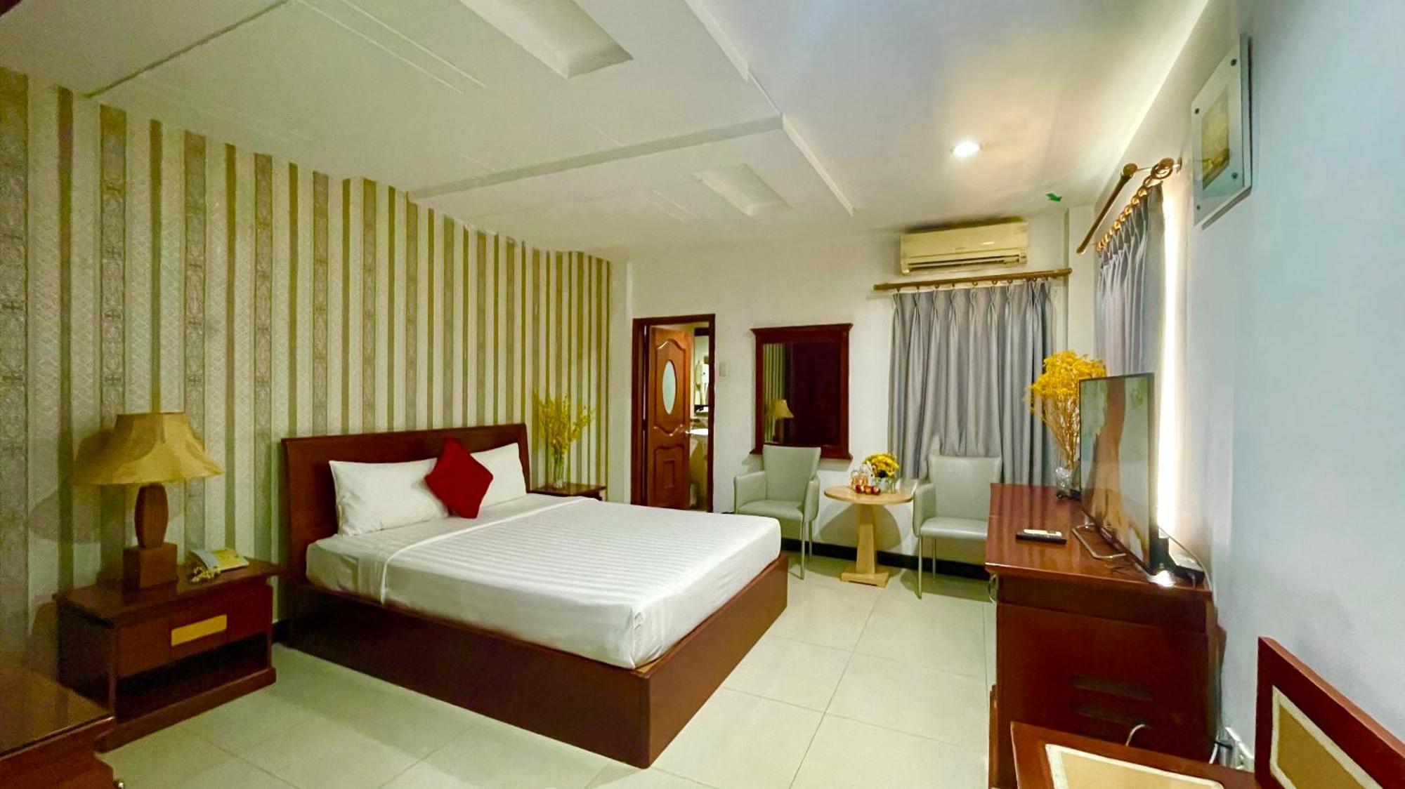Gold Hotel, Saigon Hotel 2*