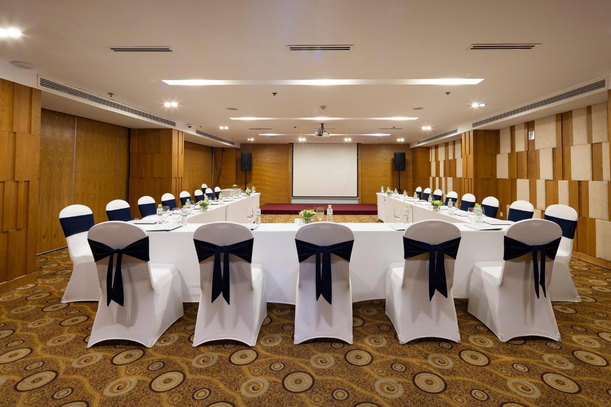Harmony Saigon & 4*