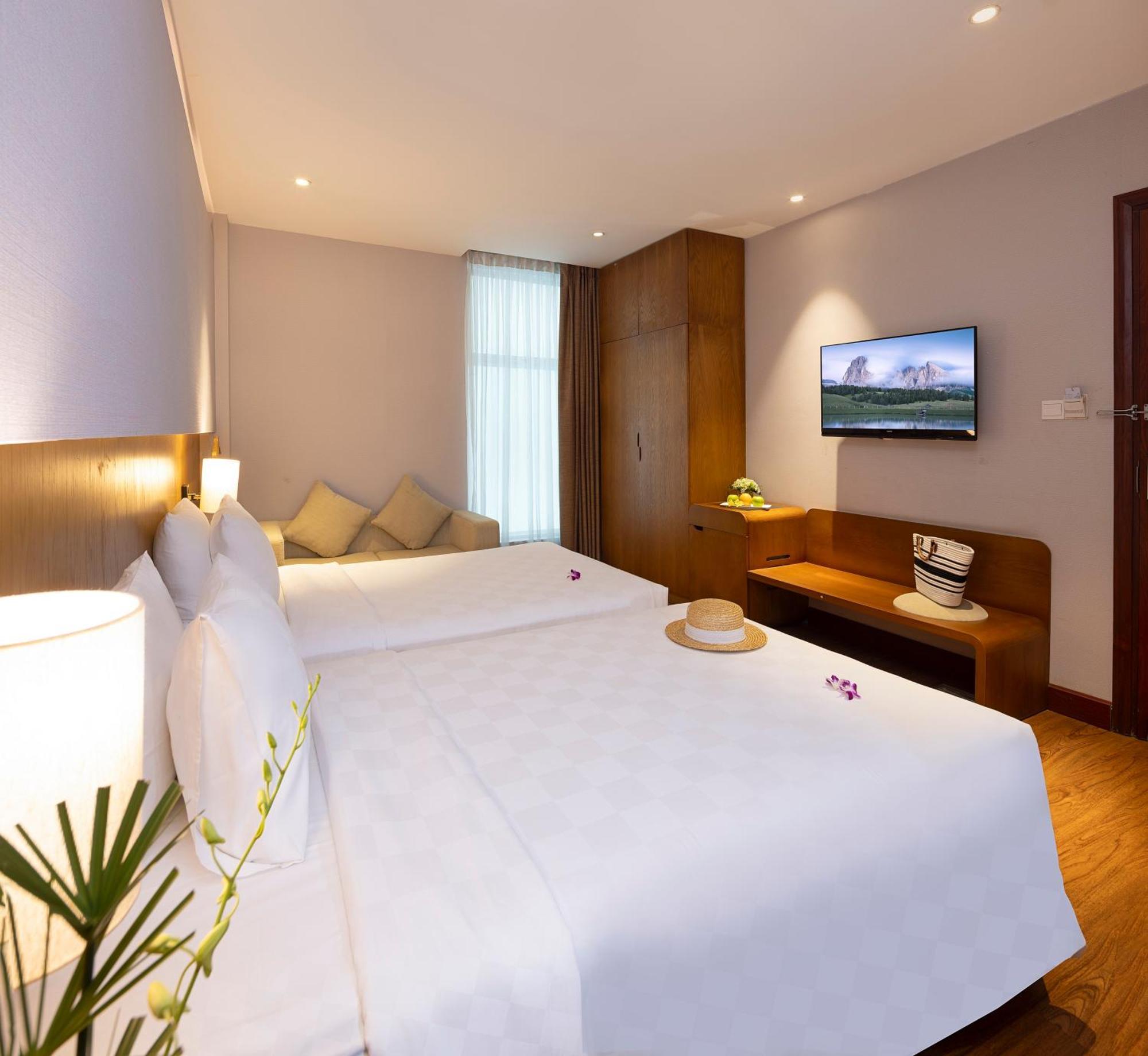 Harmony Saigon & 4*