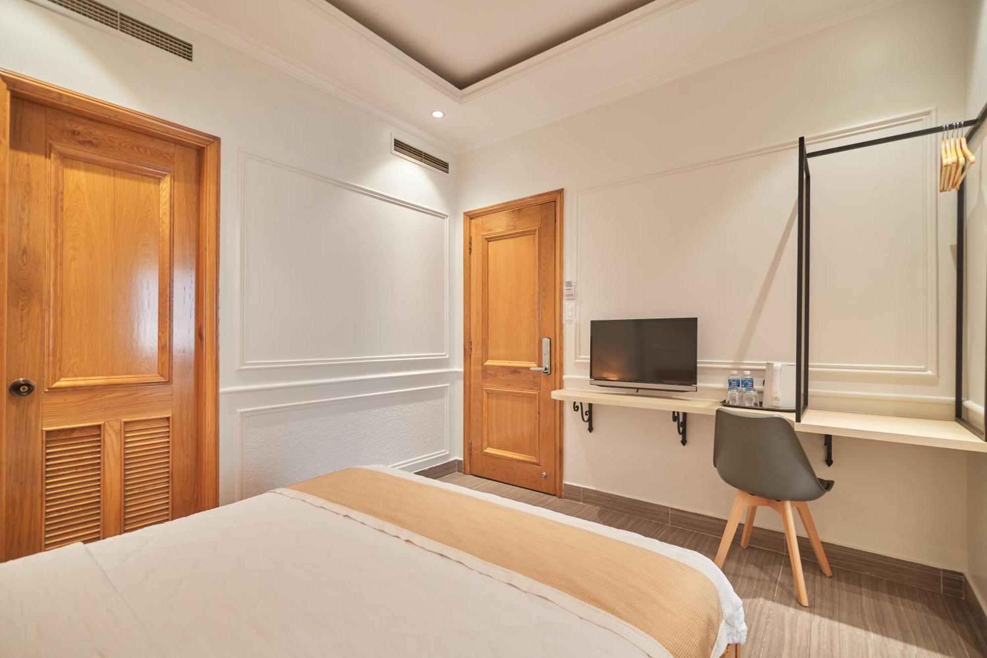Bin Bin 10 - Mimosa Near Tan Son Nhat Airport 2*