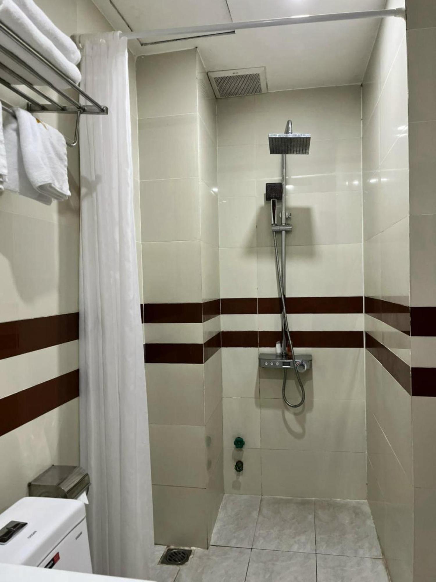 Thanh Vinh & 4* Bandar Ho Chi Minh