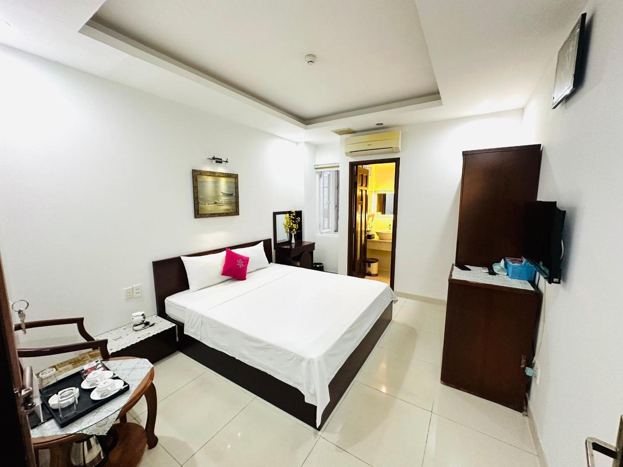 Redflower Hotel *