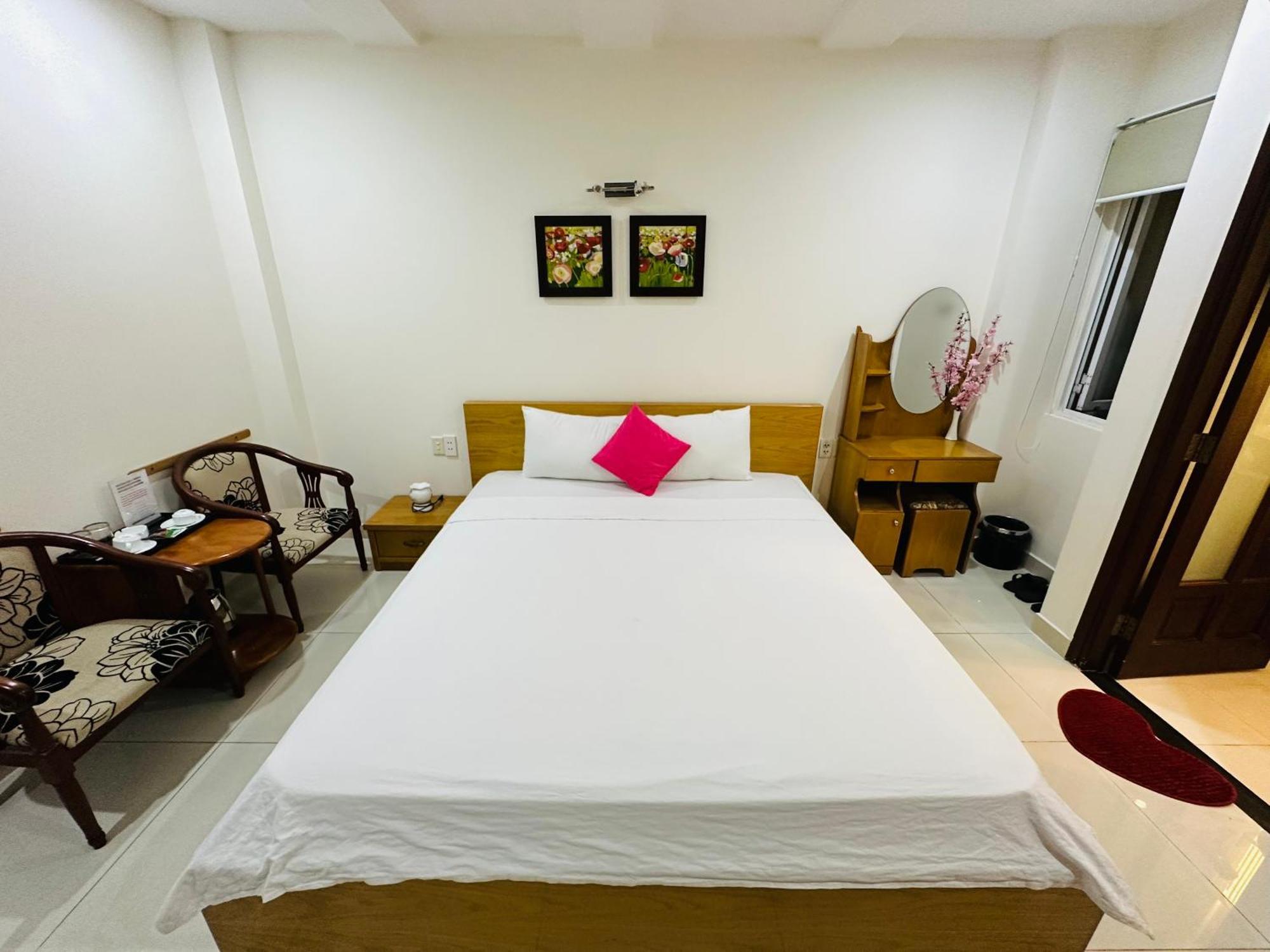Redflower Hotel *