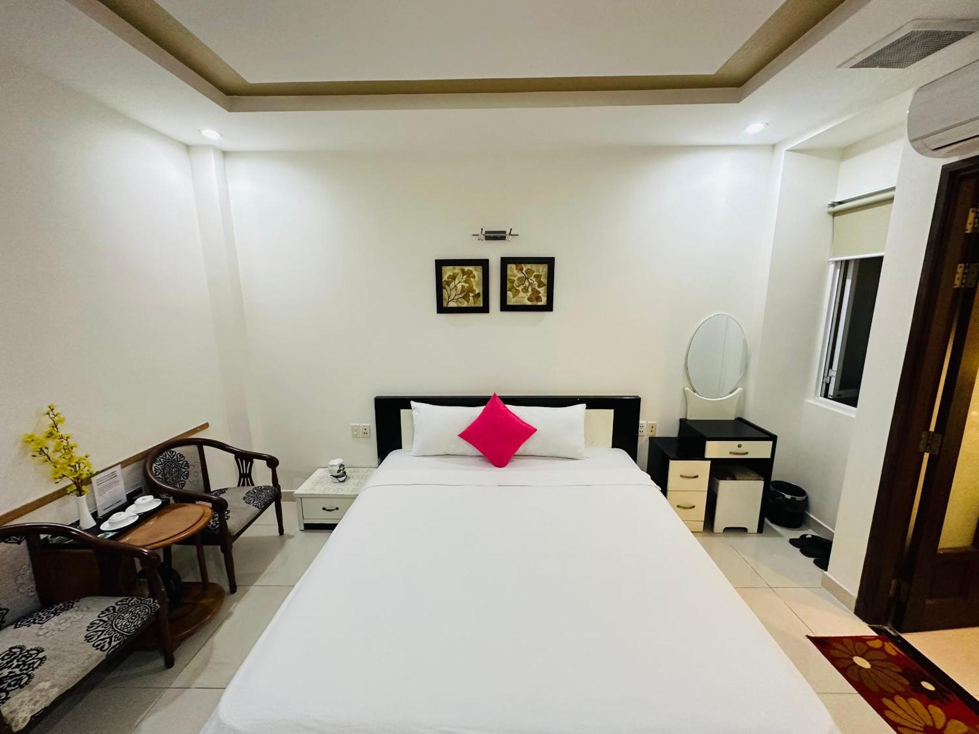 Redflower Hotel *