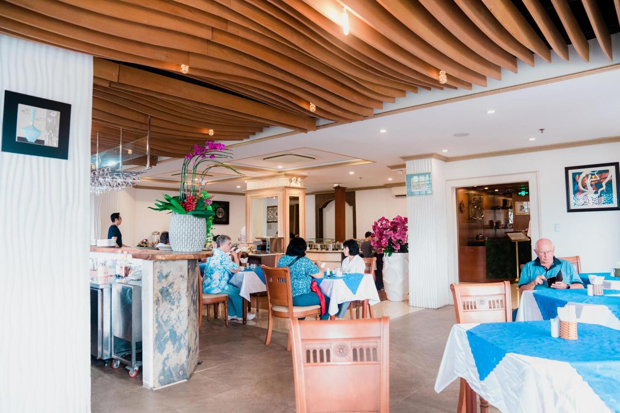 Lotus Saigon 4*
