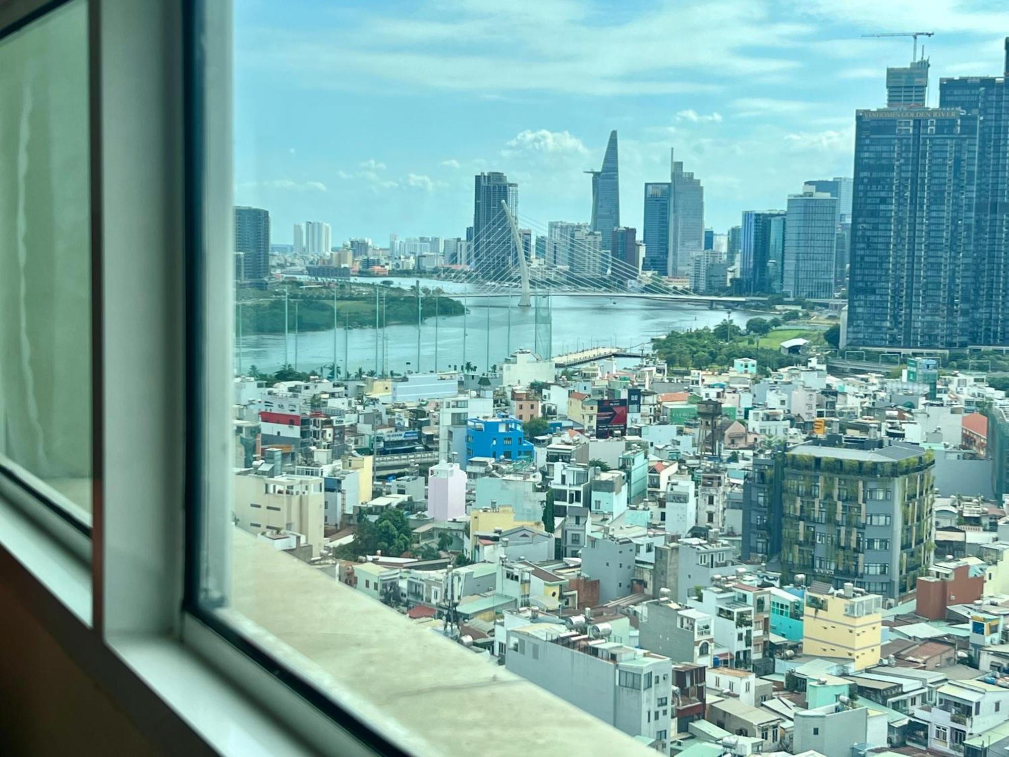 Diny - Rooftop Pool - The Manor 2 Ho Chi Minh City