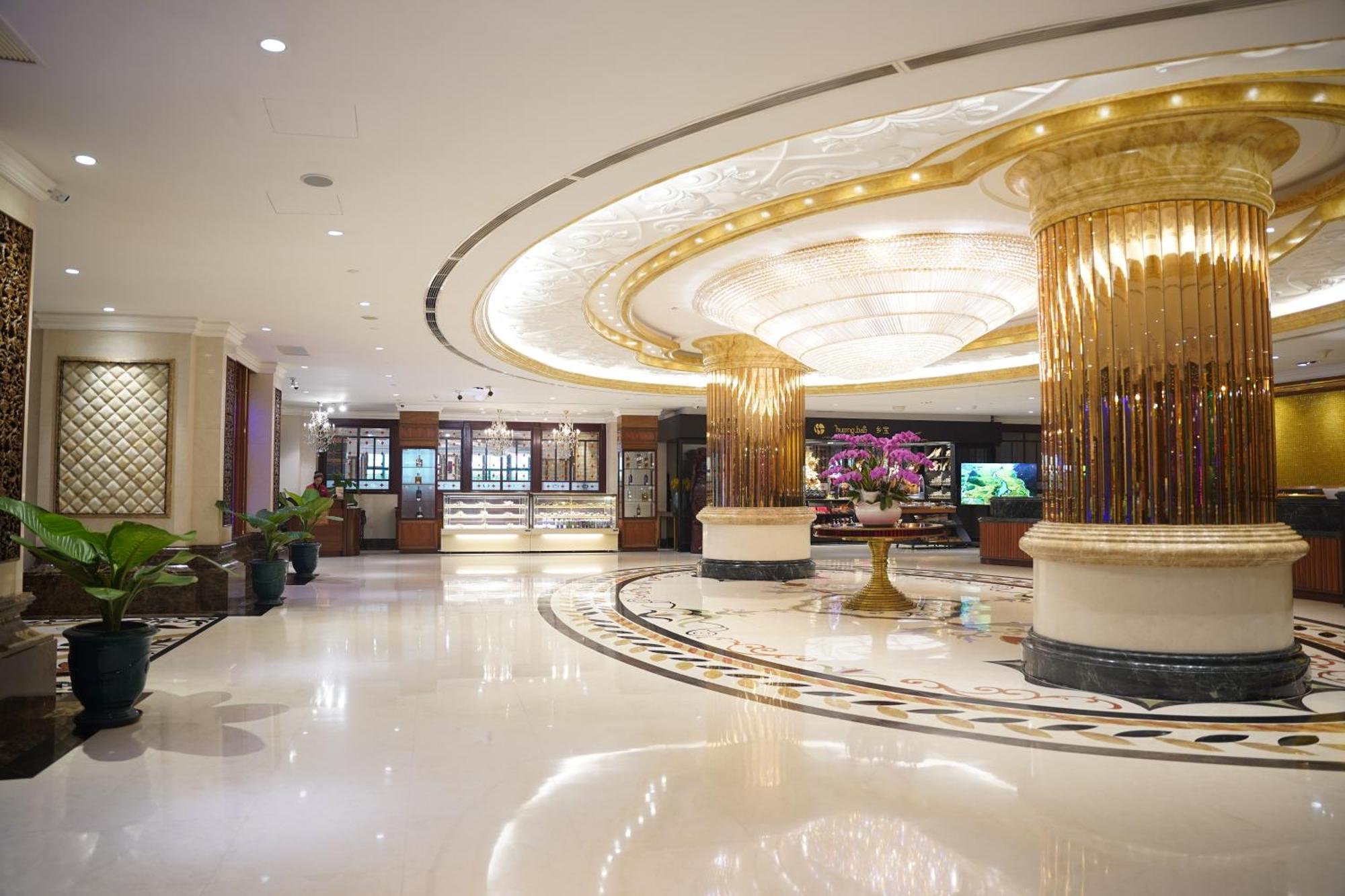 Windsor Plaza Hotel