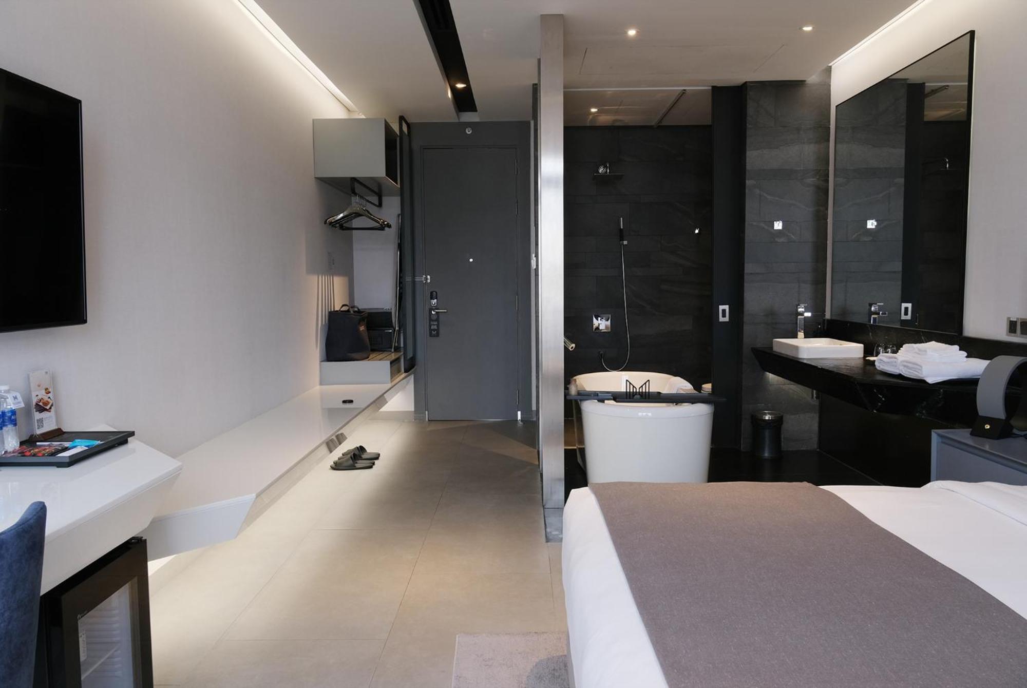 M Saigon Hotel 4*