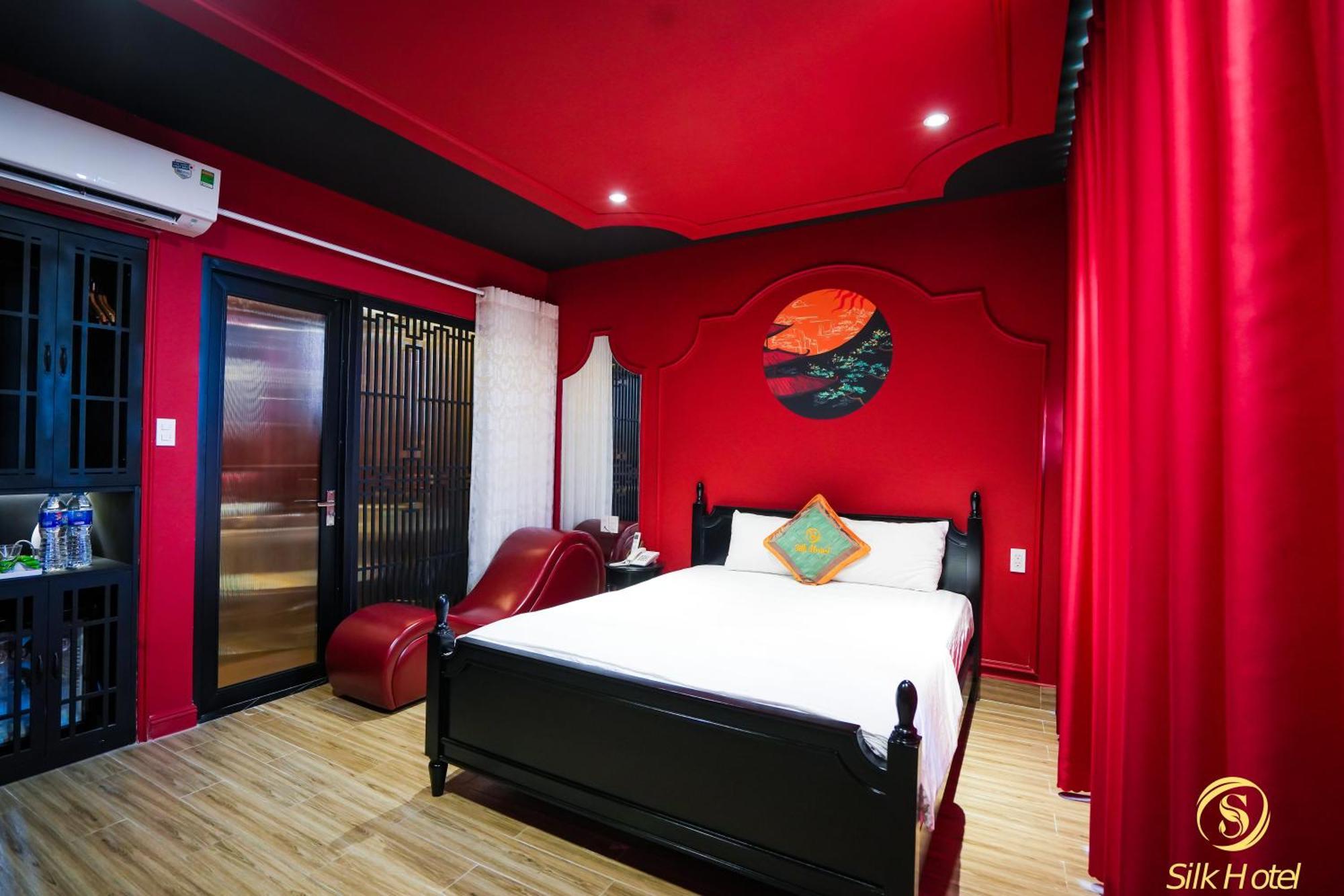 Silk Near Tan Son Nhat Airport Khách sạn 3*