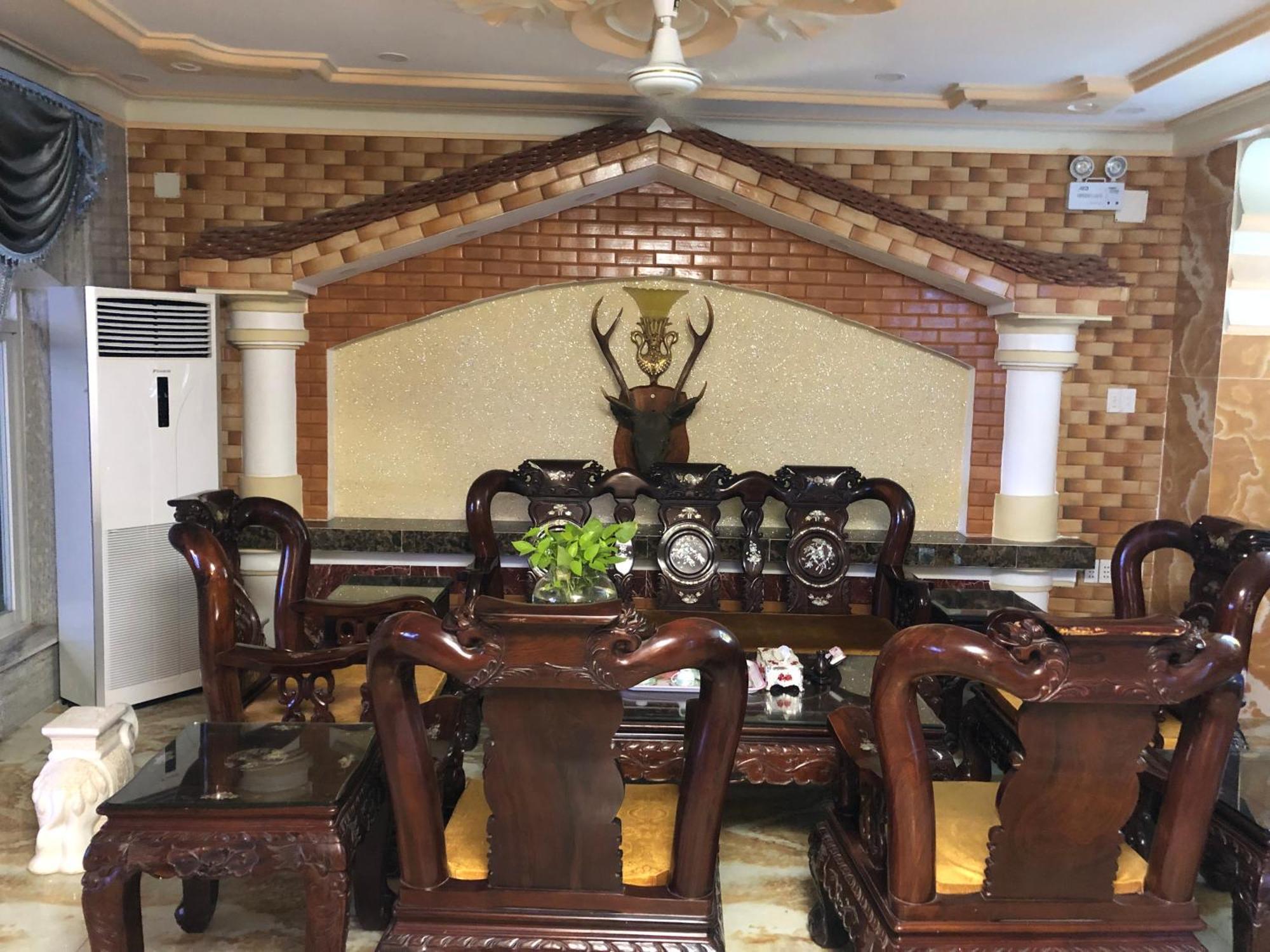 Hoang Quan Hotel 2*