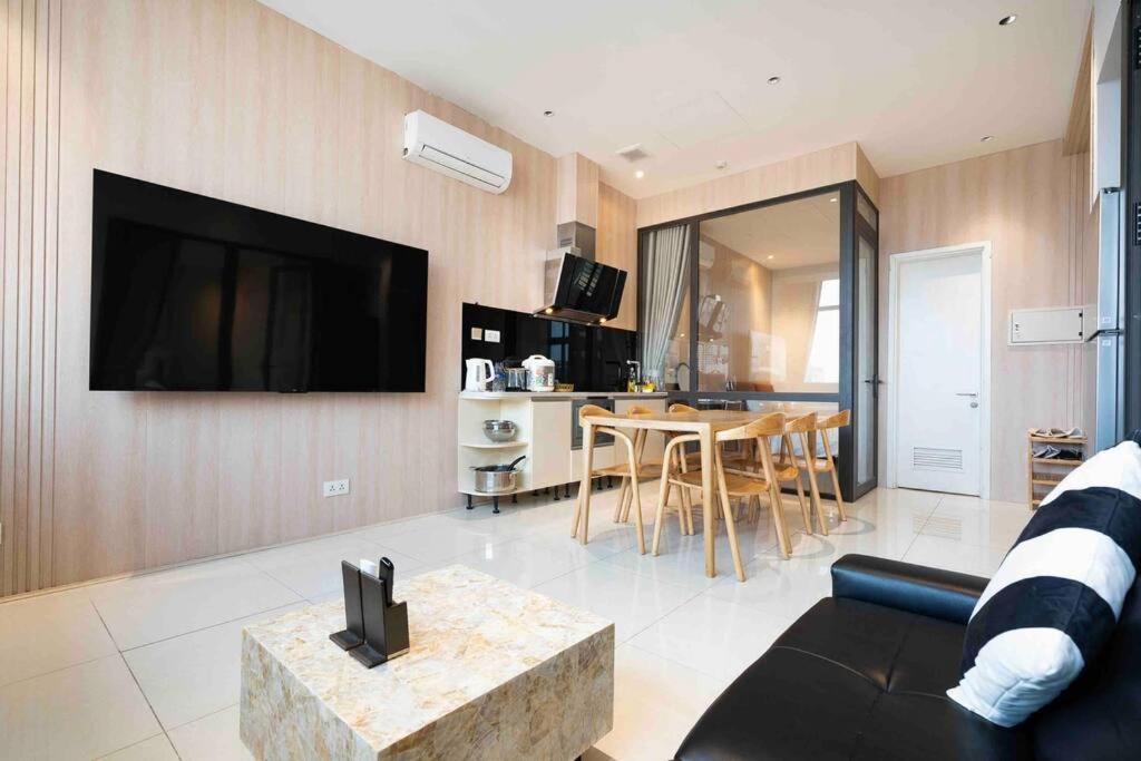 The Rixx Luxury At Ben Thanh With Pool And Gym