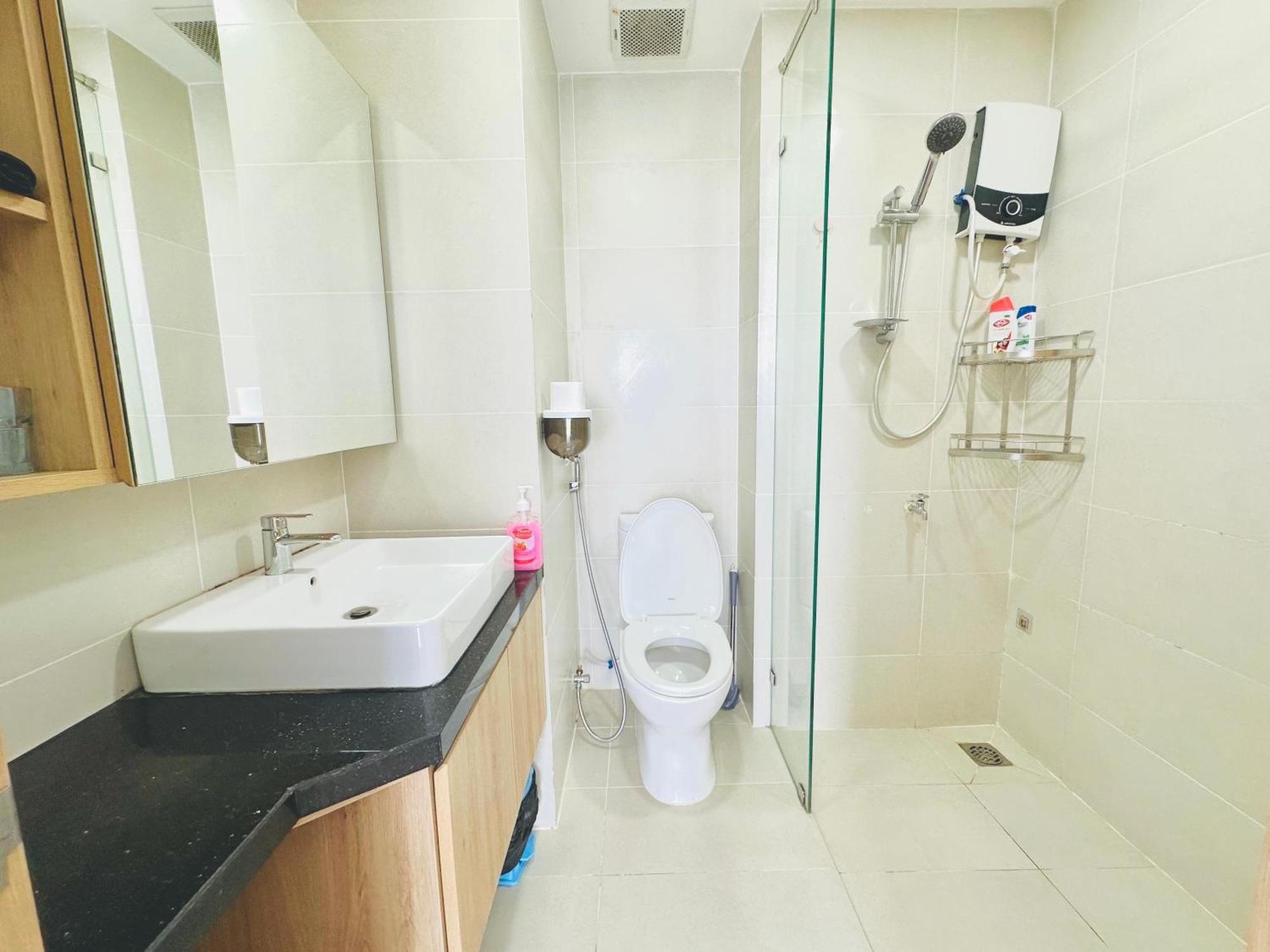 Spacious & Modern 1br W Balcony 302 Apartment Ho Chi Minh City