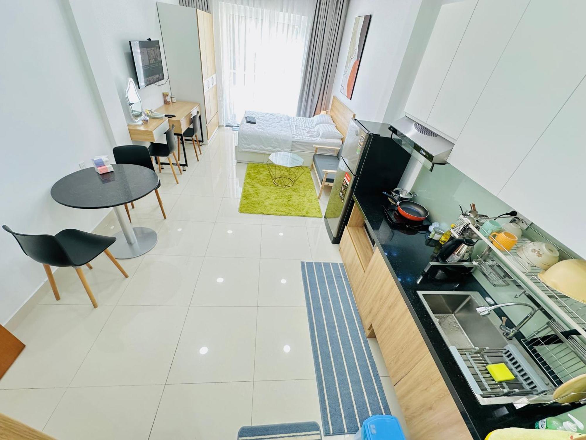Spacious & Modern 1br W Balcony 302 *