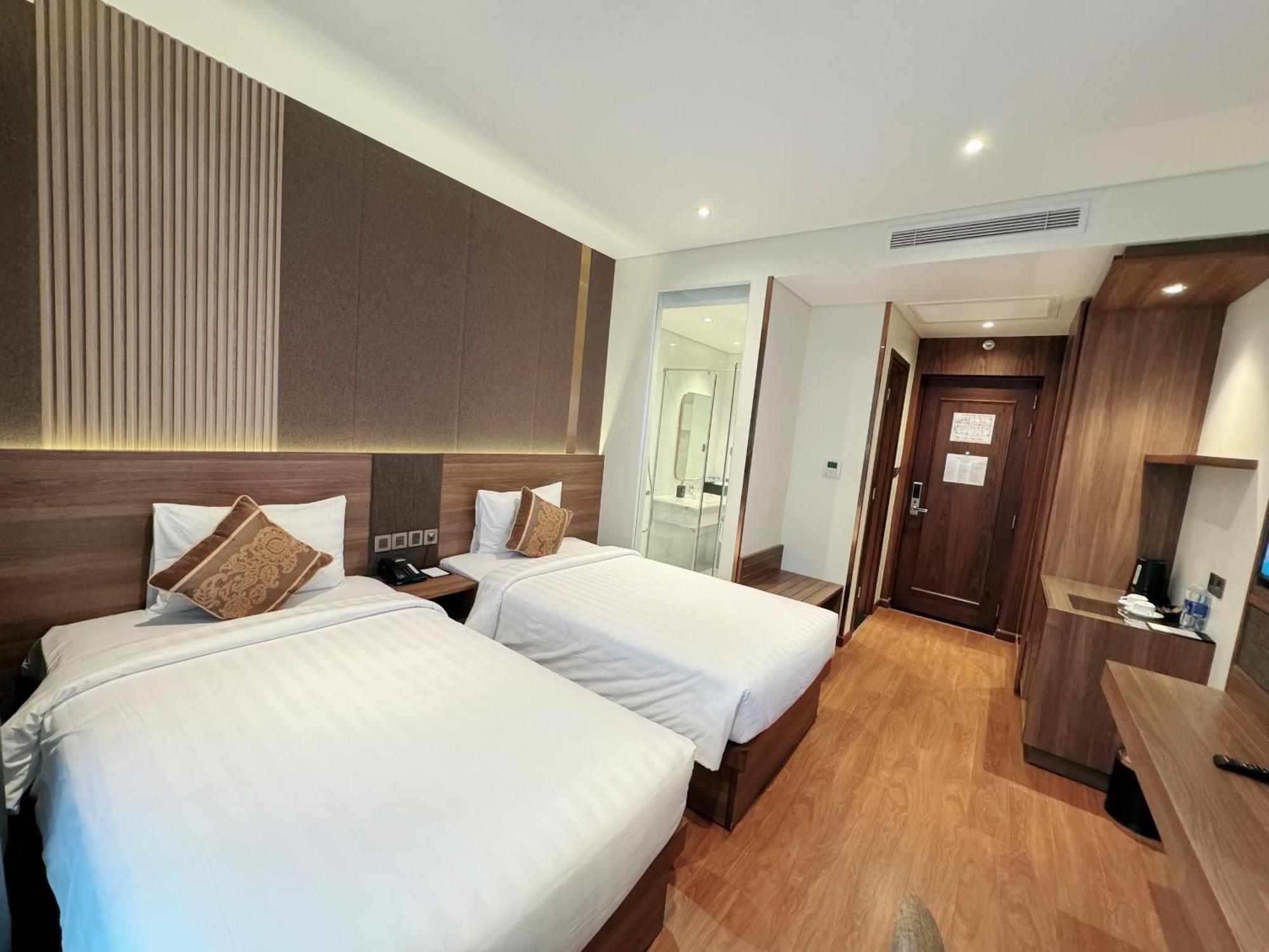 Northern Charm Khách sạn 4*
