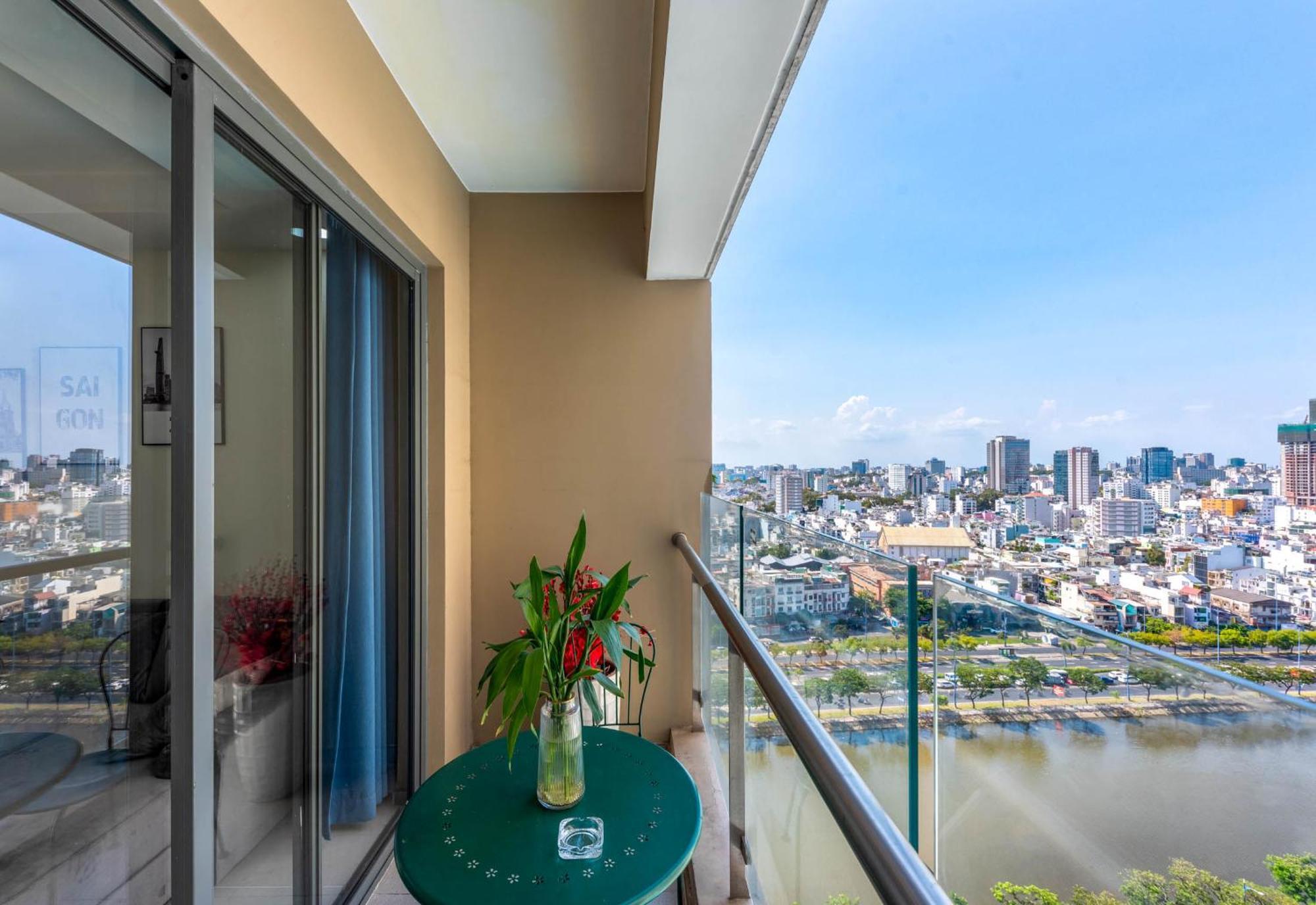 Louisa The Gold View Apartment *
