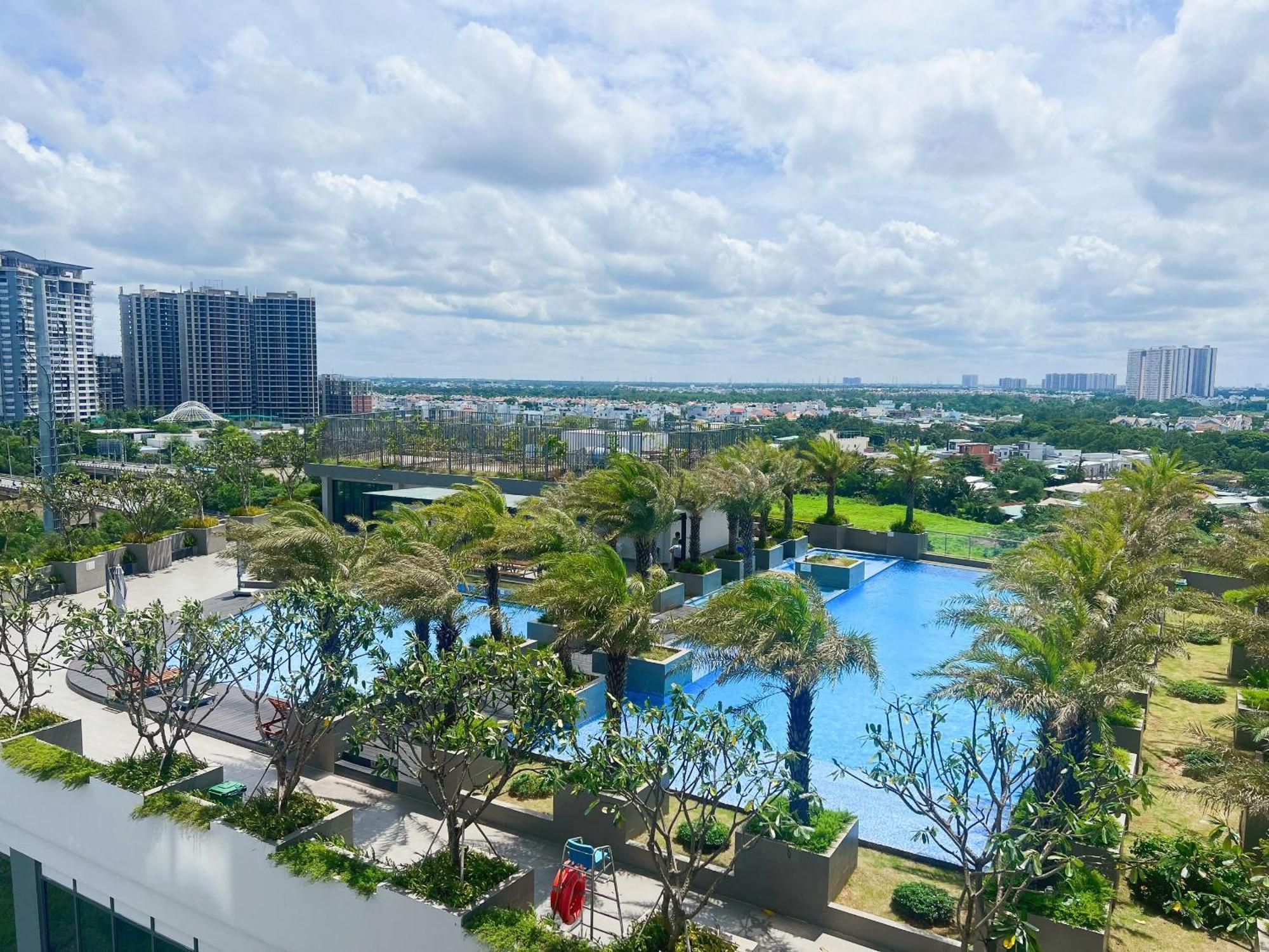 Apartment Pool-view Near Korean Town In *
