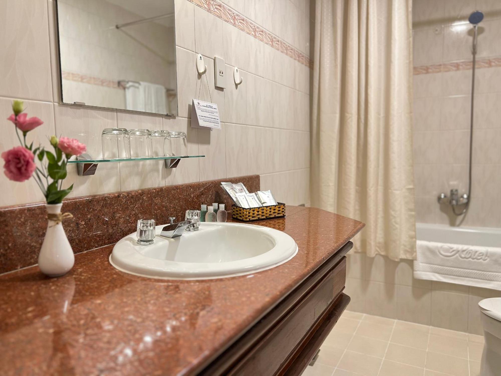 Khách sạn Riverside Sài Gòn