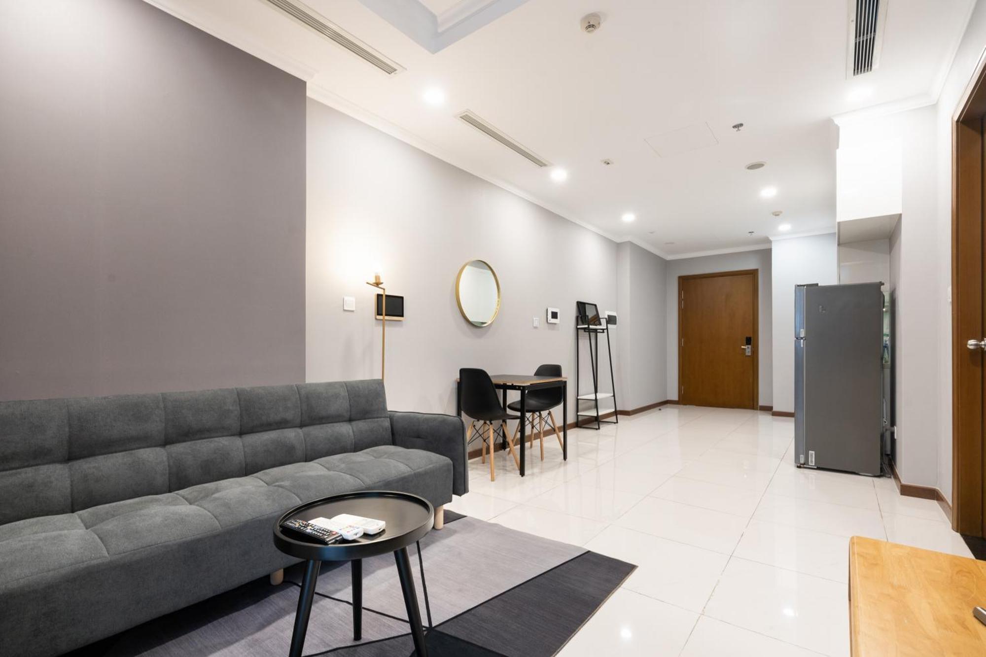 Căn hộ Vinhomes Park - Serviced Ltd *