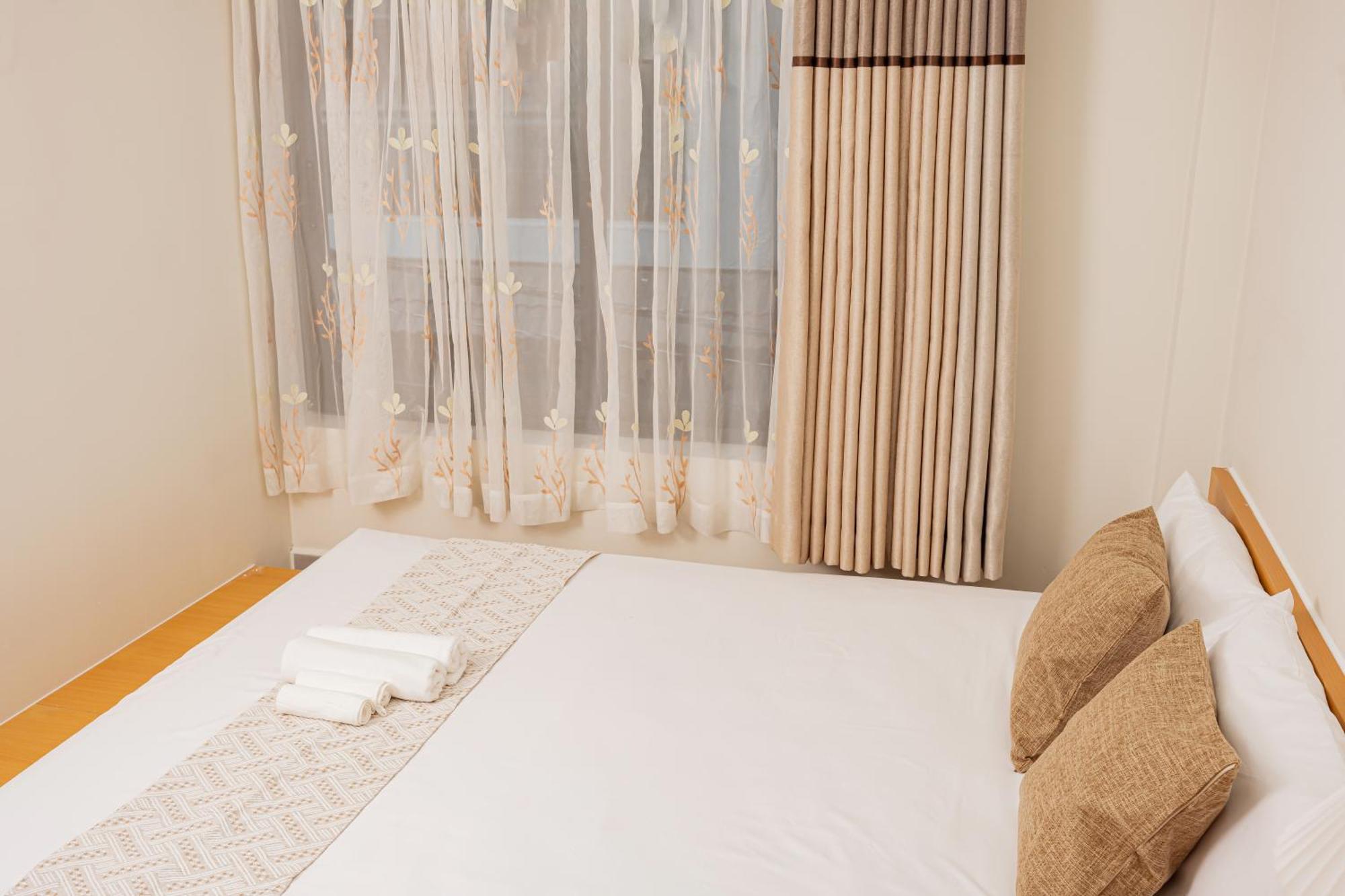 Calme Saigon Apartment *