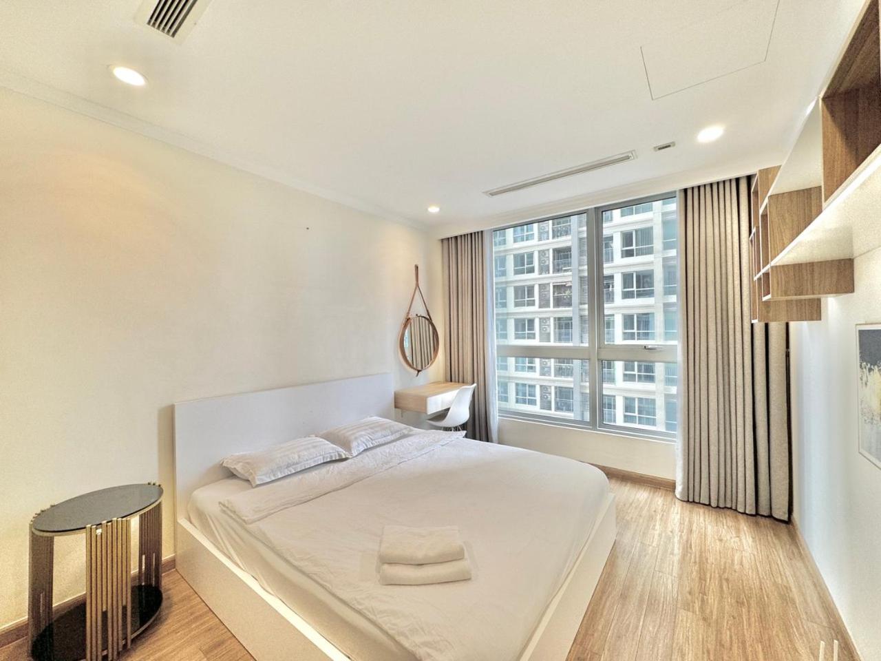 2beds 2baths Modern Design Vinhomes Park Apartment *