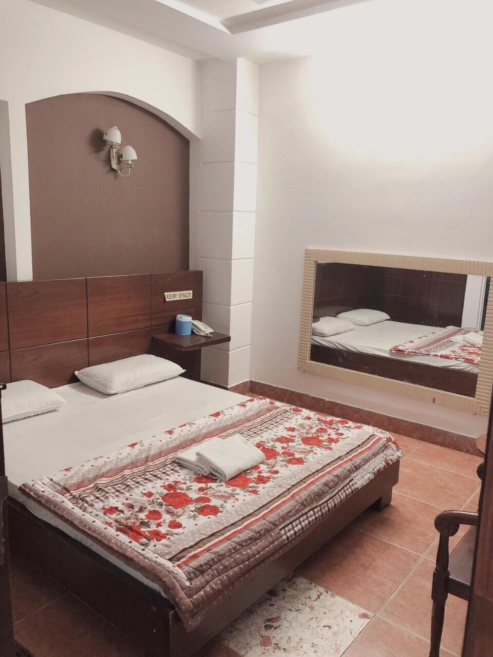 Nhat 1 Hotel 2*