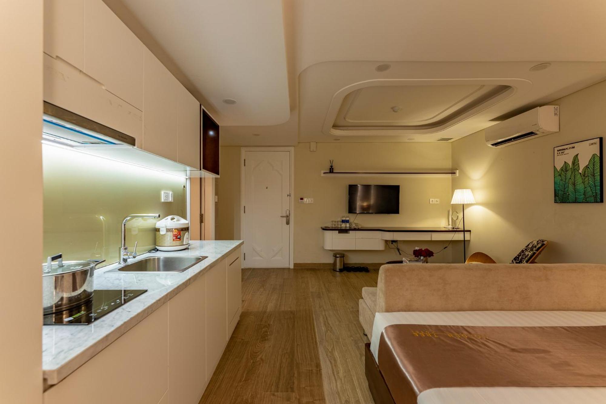 Golden Tree & Hotel 3*
