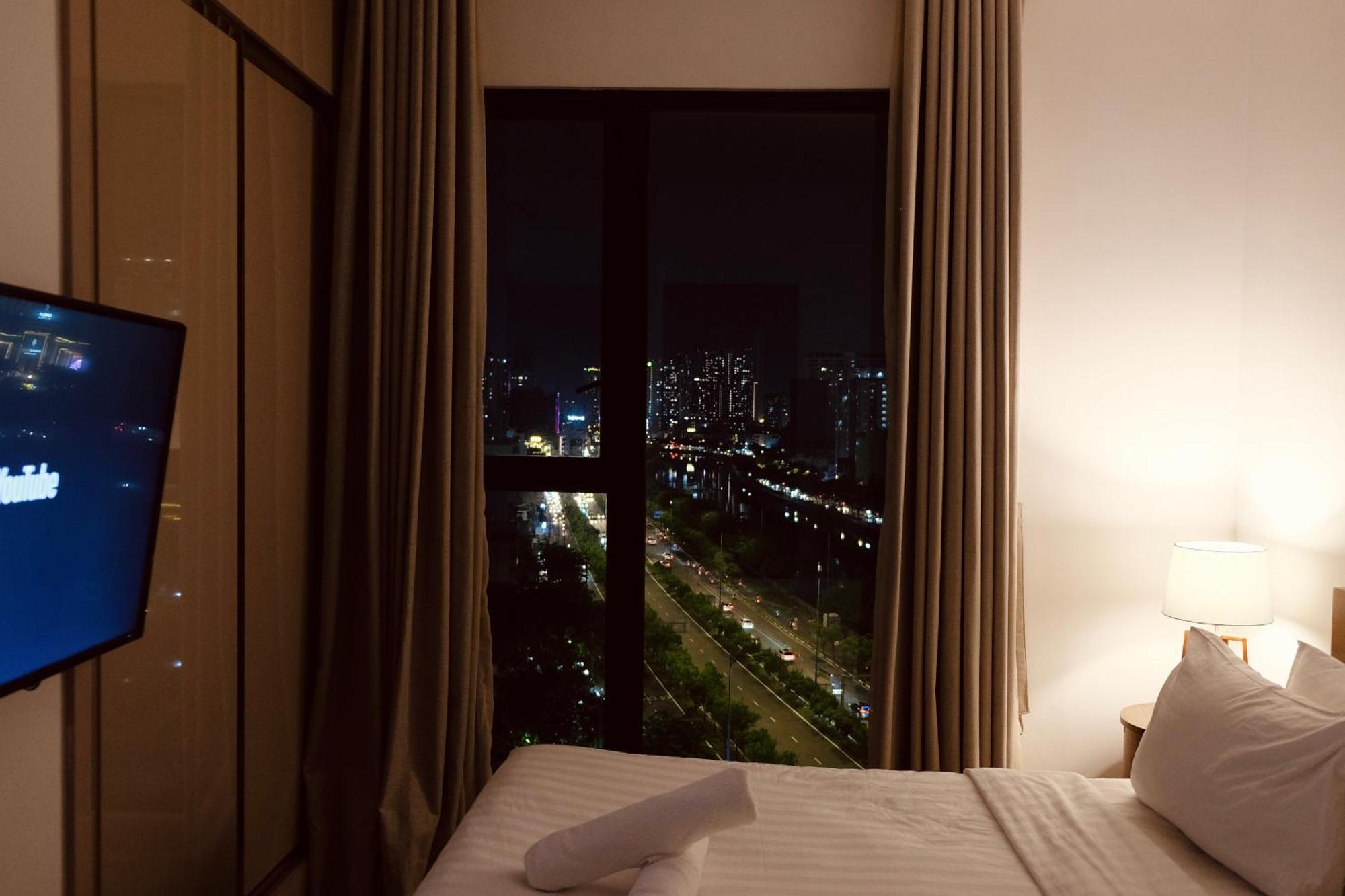 Apartment Luxury Living In The Heart Of D1/3br/infinity Pool Ho Chi Minh City