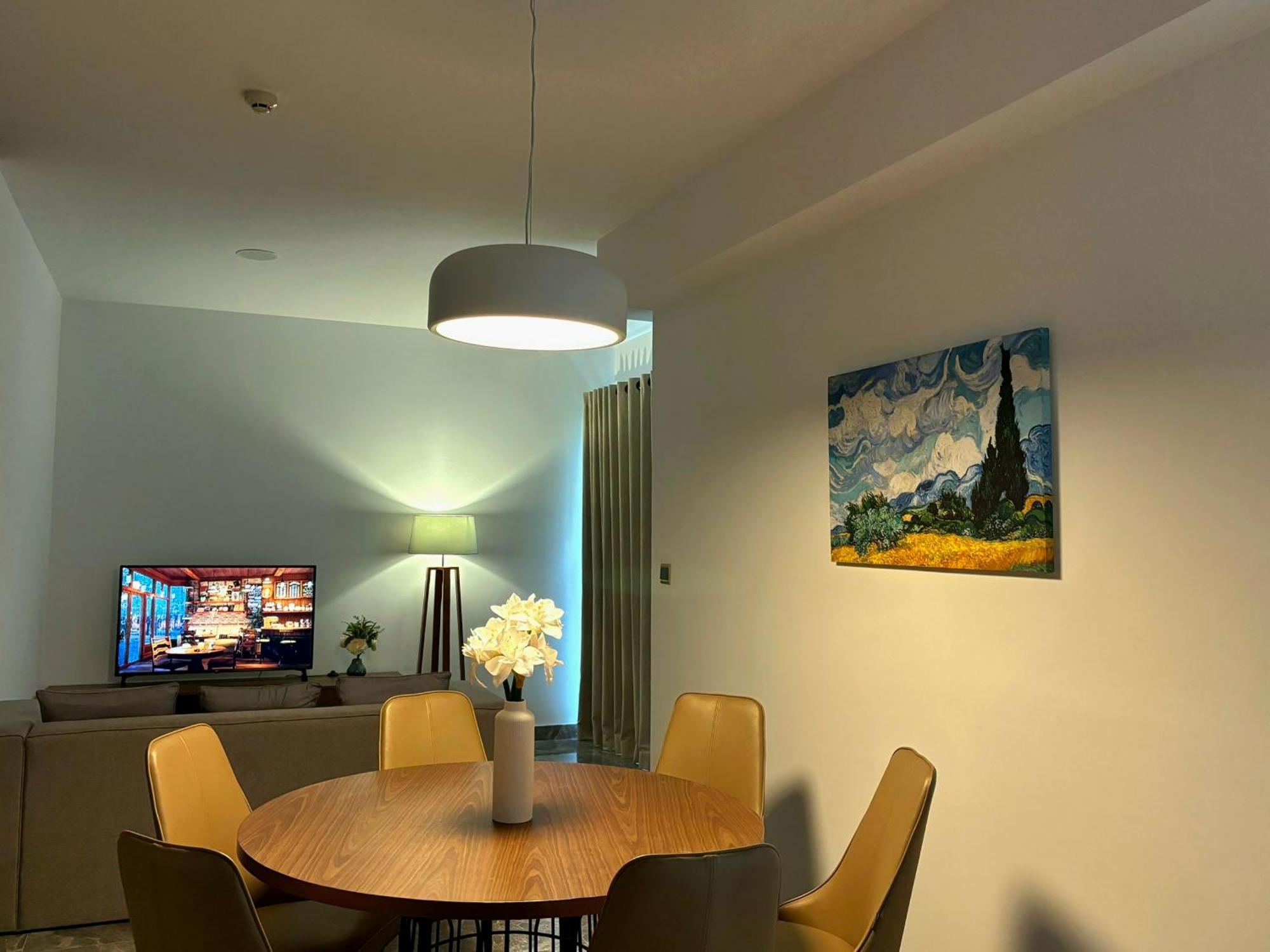 Apartment Luxury Living In The Heart Of D1/3br/infinity Pool Ho Chi Minh City