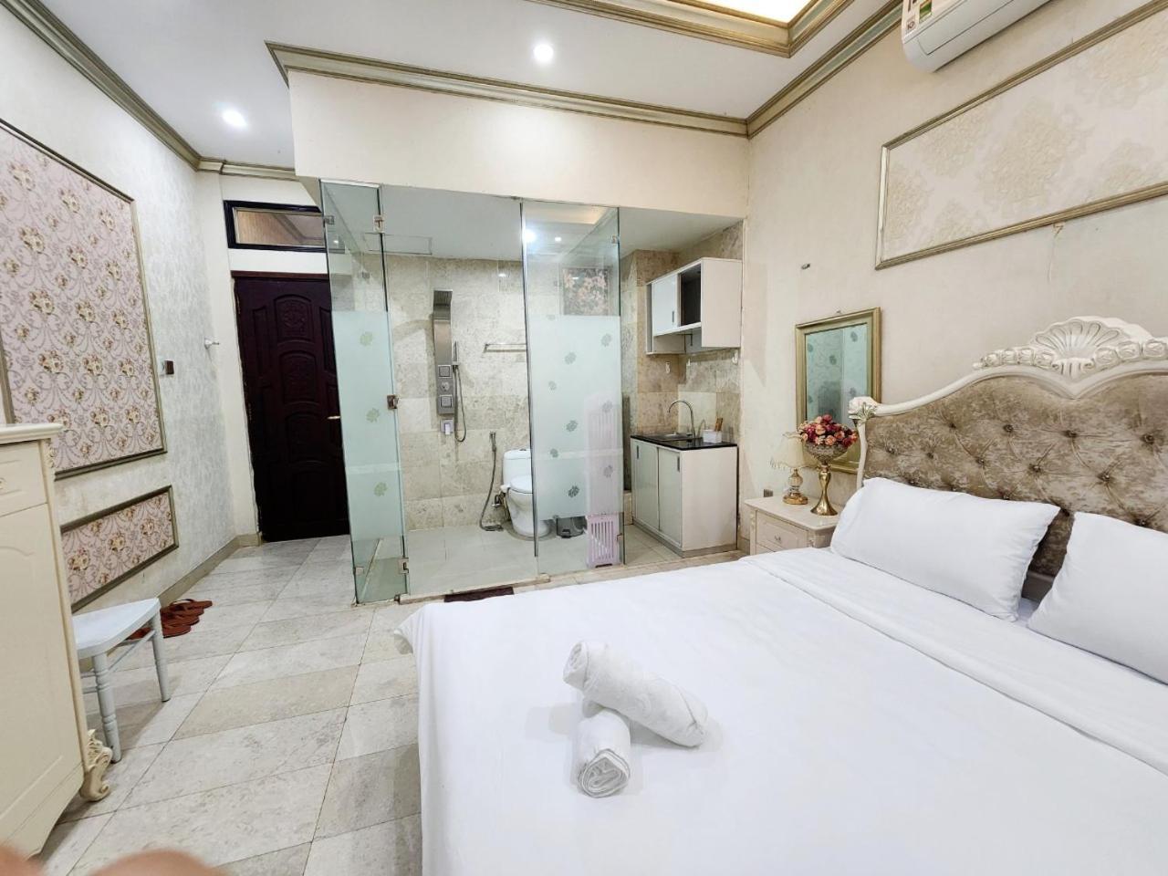 F F House Aparthotel