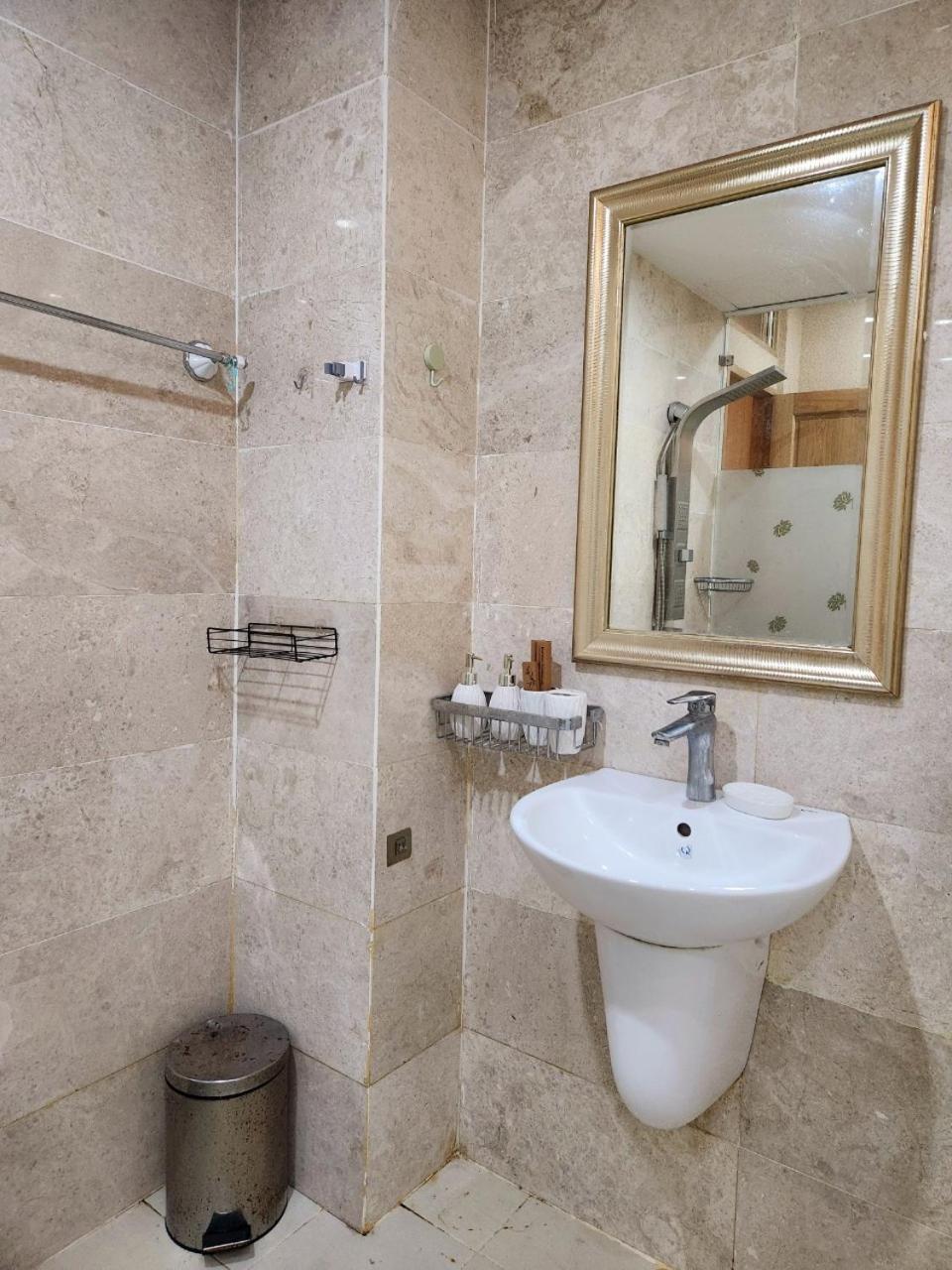 Aparthotel F F House Ho Chi Minh City