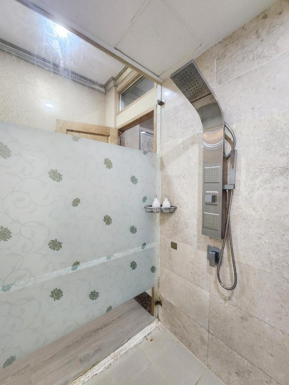 F F House Aparthotel *