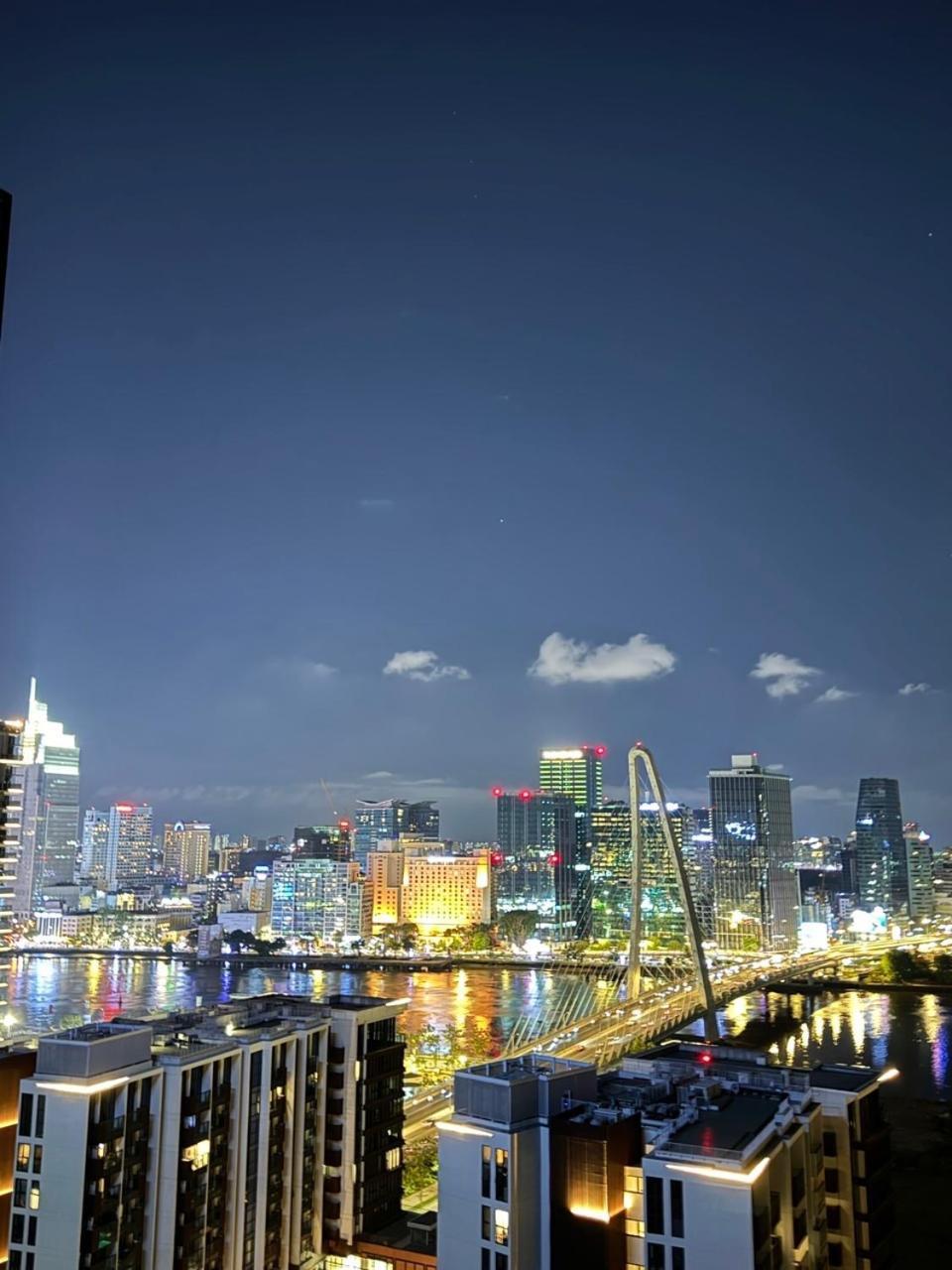 Metropole Thu Thiem - Luna - Chic, Unbeatable Location, Great Value!!! Apartment