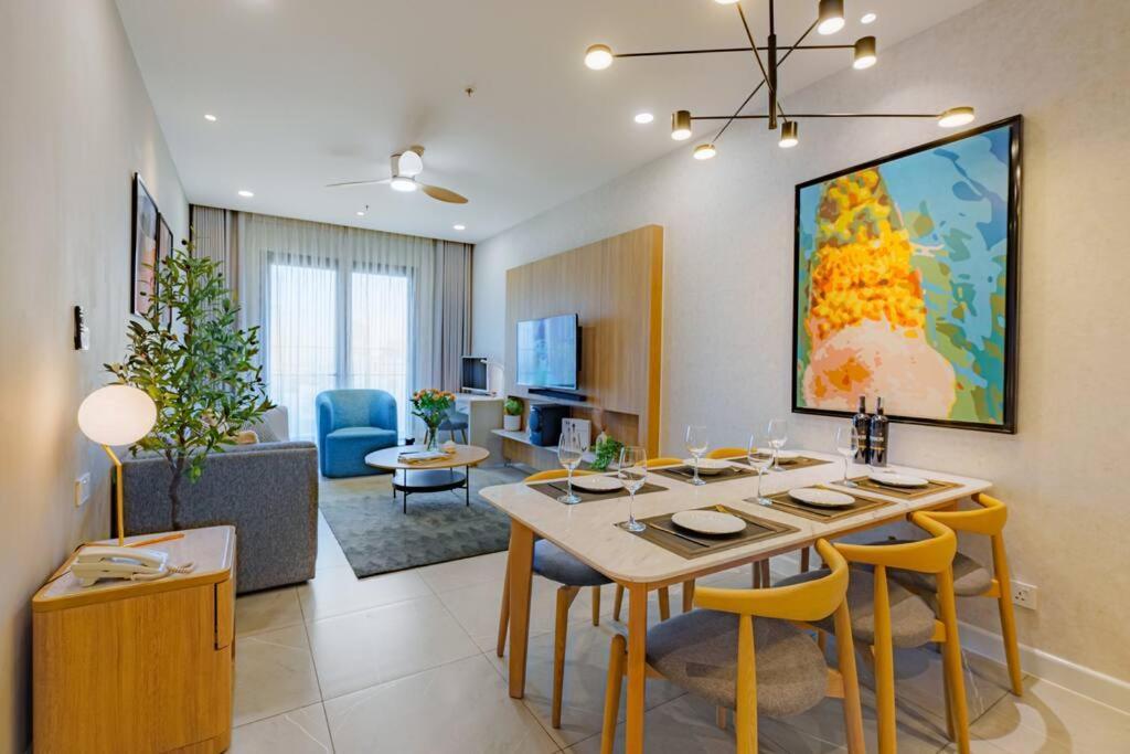 Urban Oasis In The Middle Of District 1 Apartment