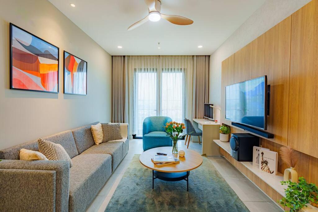 Urban Oasis In The Middle Of District 1 Apartment