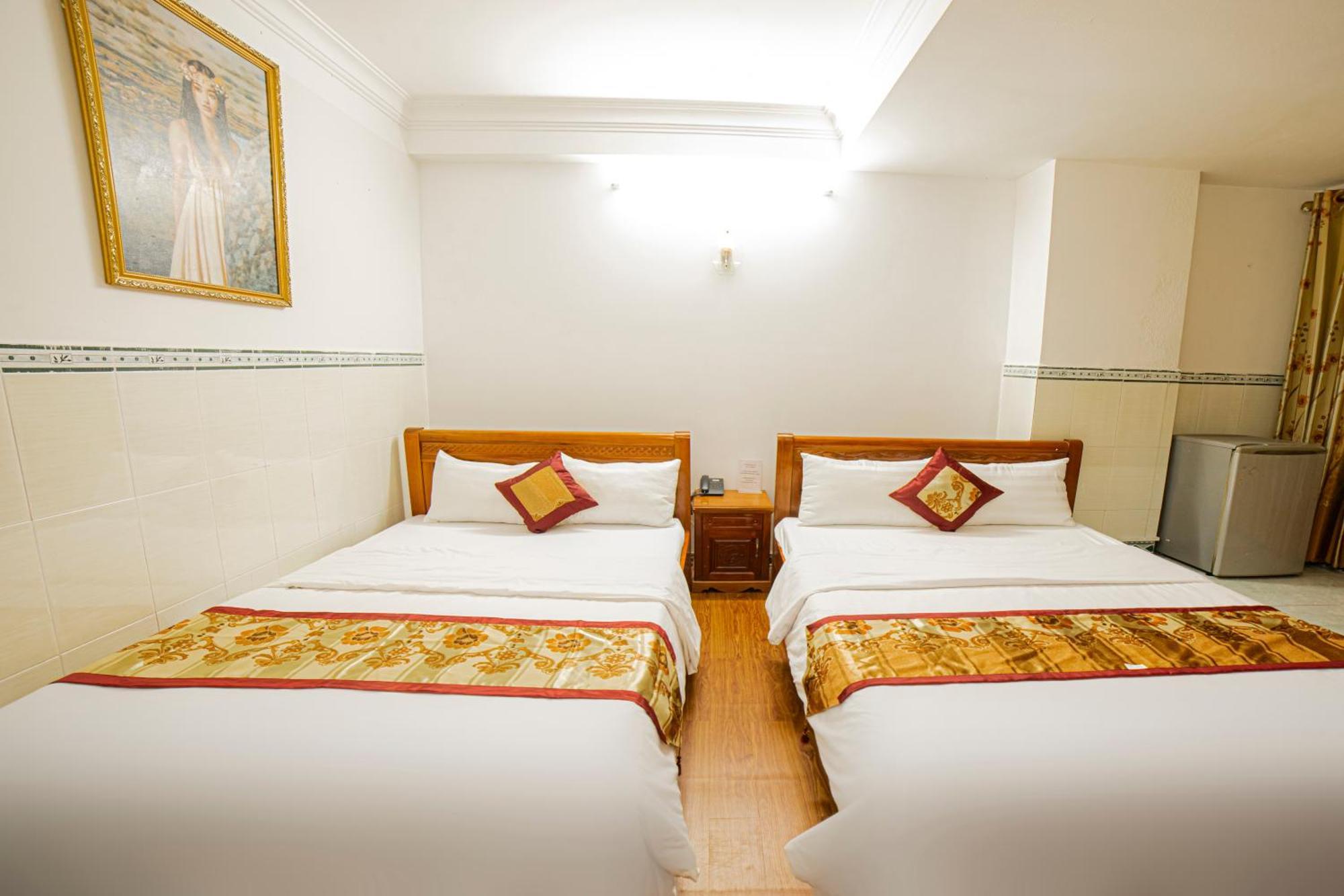 Hotel Diamond Cmt8 - Gan Am Thuc Dem Sai Gon