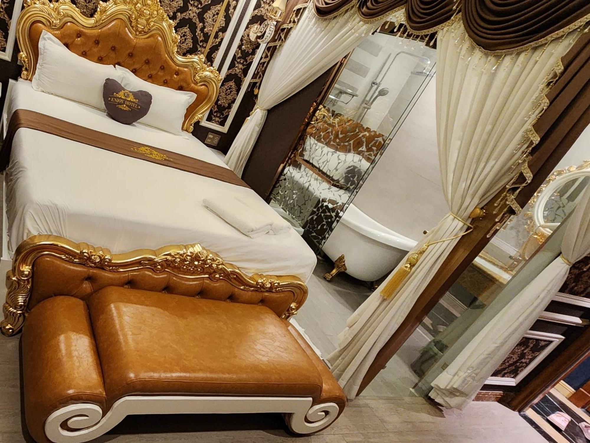 Love hotel Rosa *