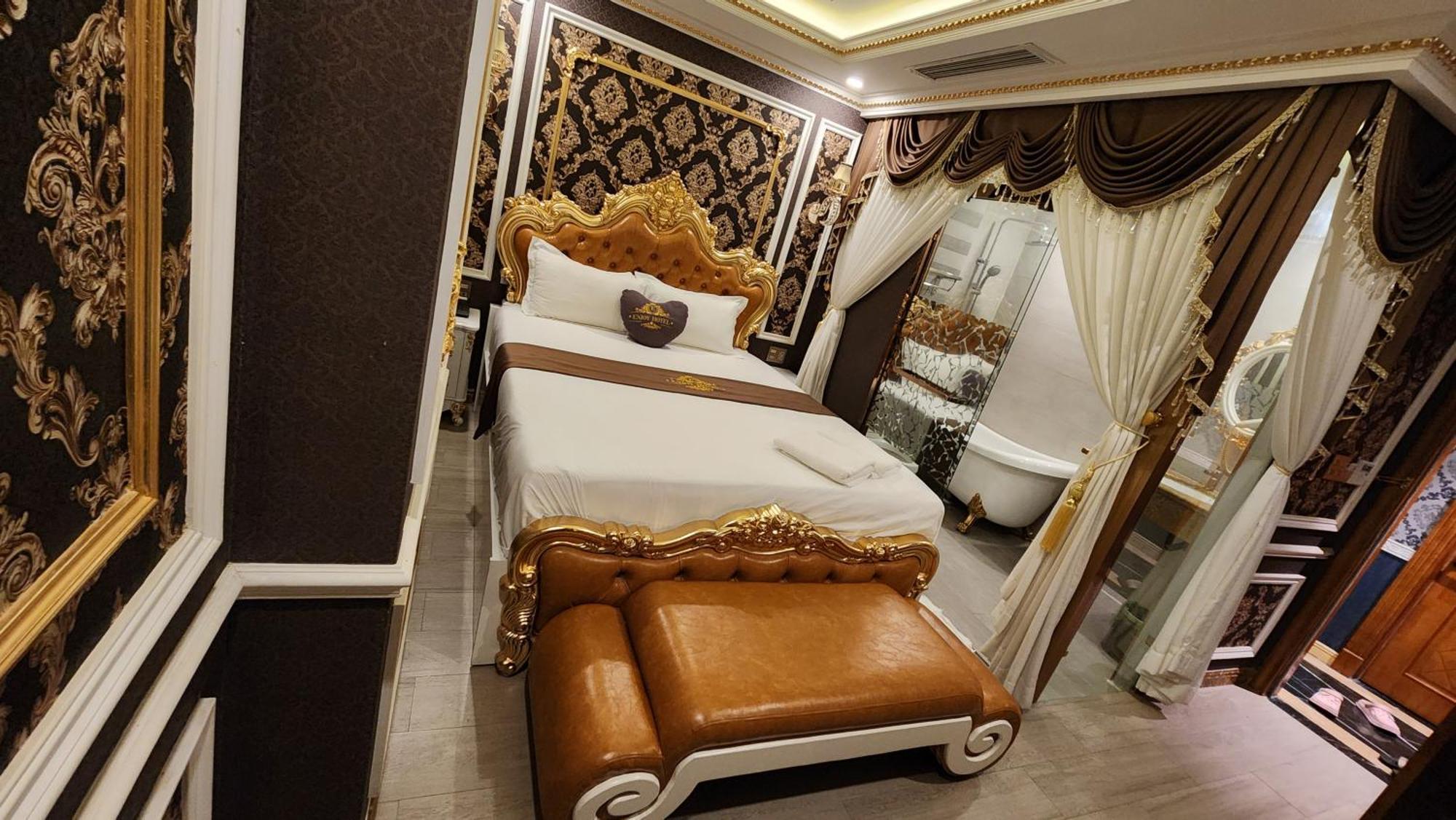 Love hotel Rosa *