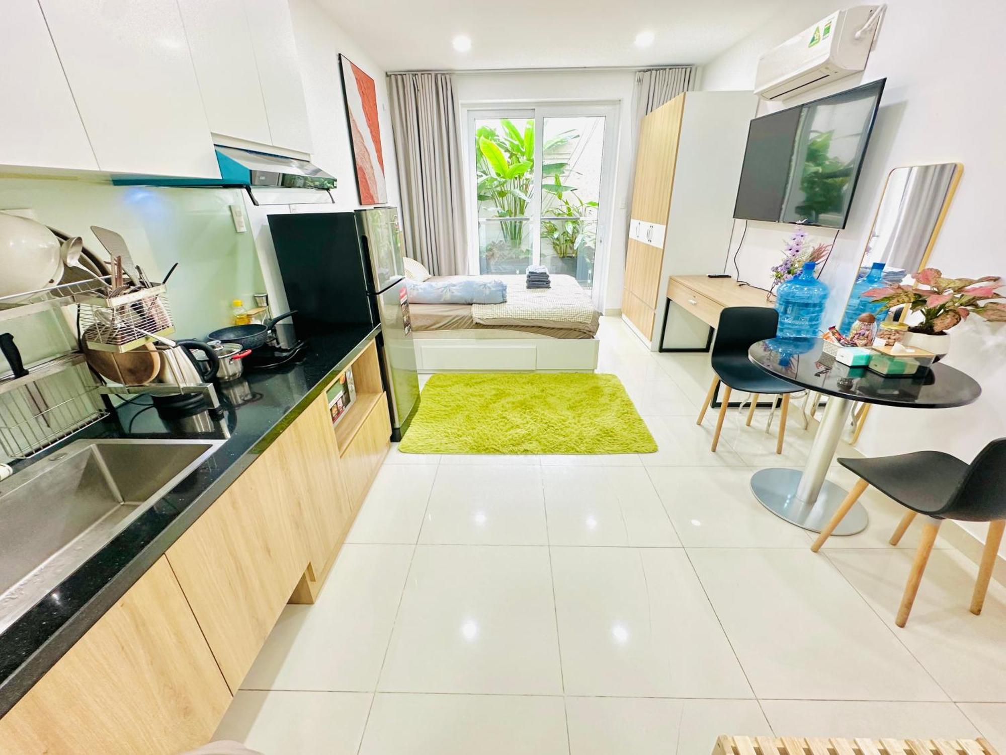 Spacious & Modern Balcony 1br With Desk Ho Chi Minh City