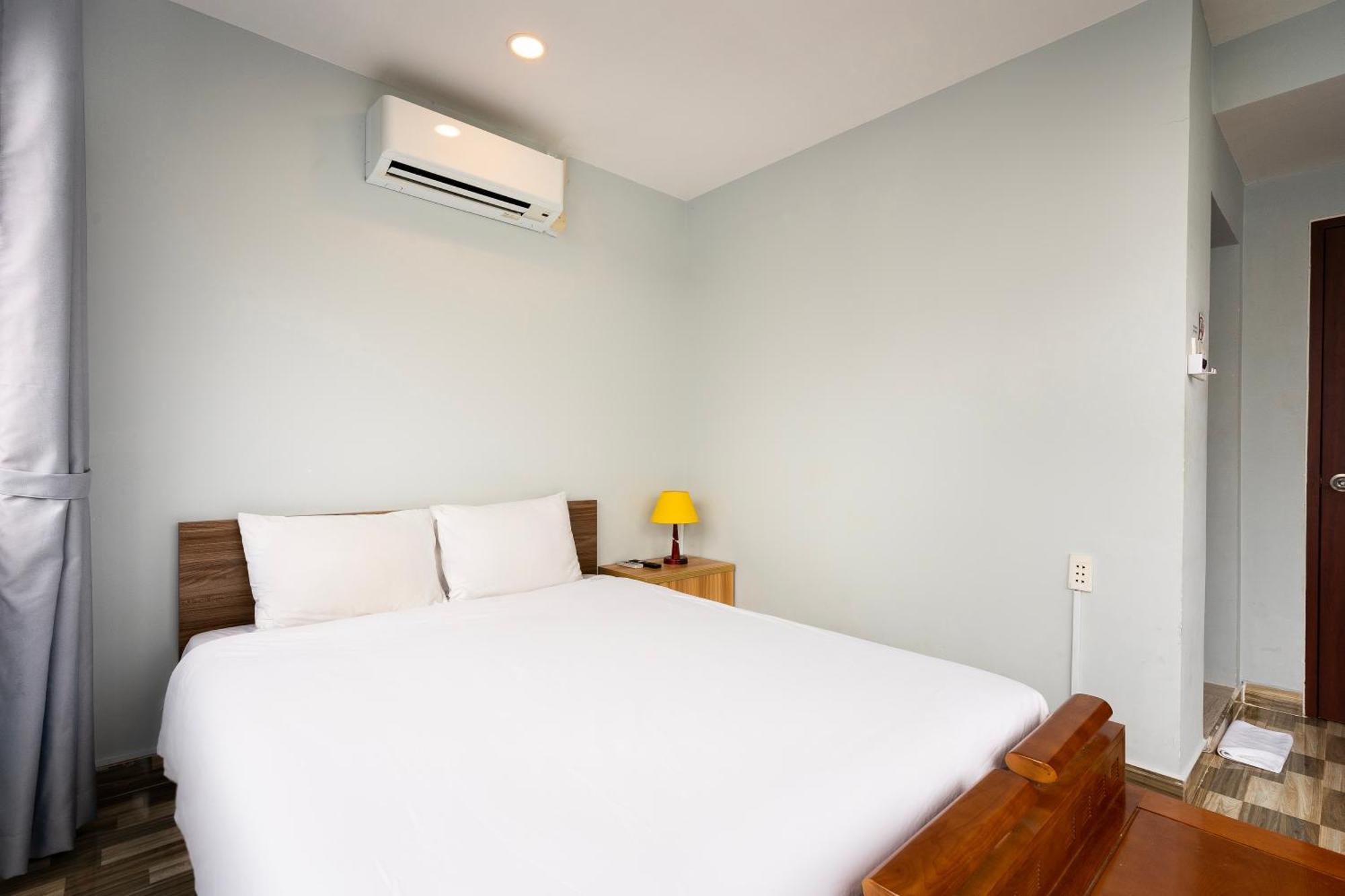 Ahu & Hotel 2*