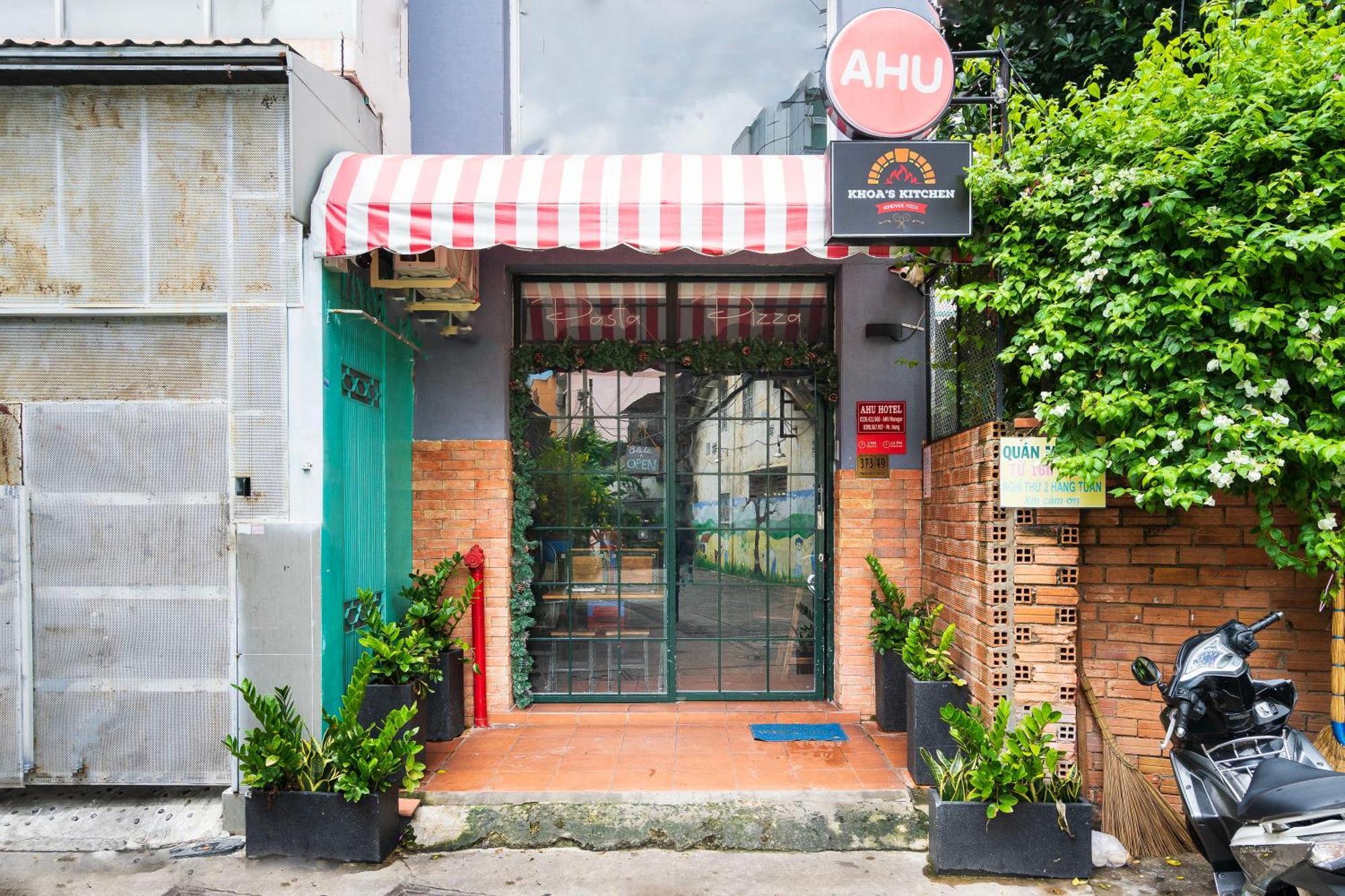 Ahu & Hotel 2*