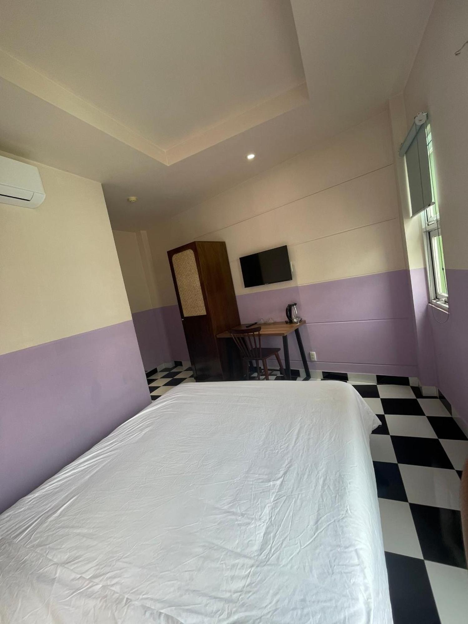 Ahu & Hotel
