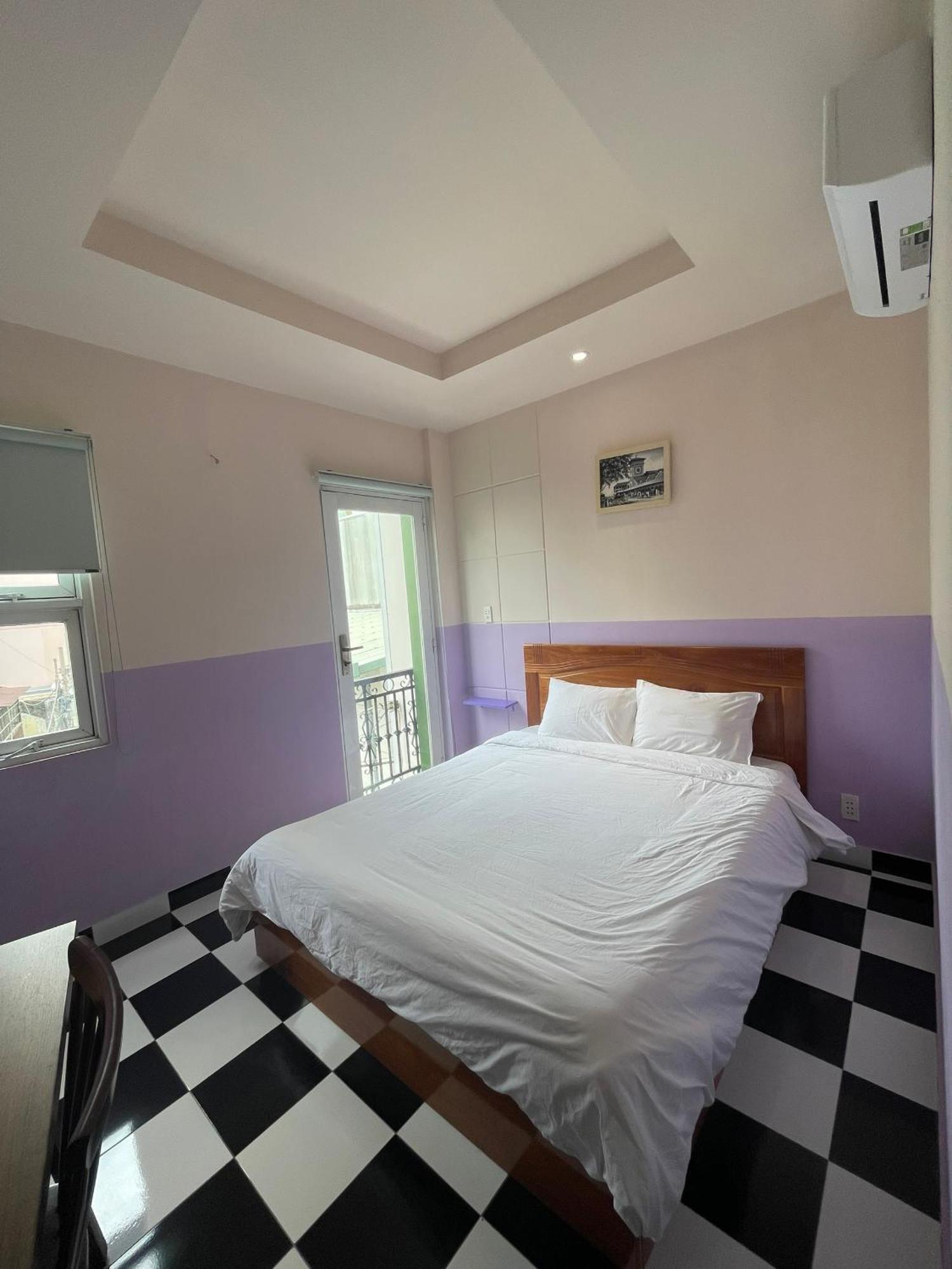 Ahu & Hotel 2*