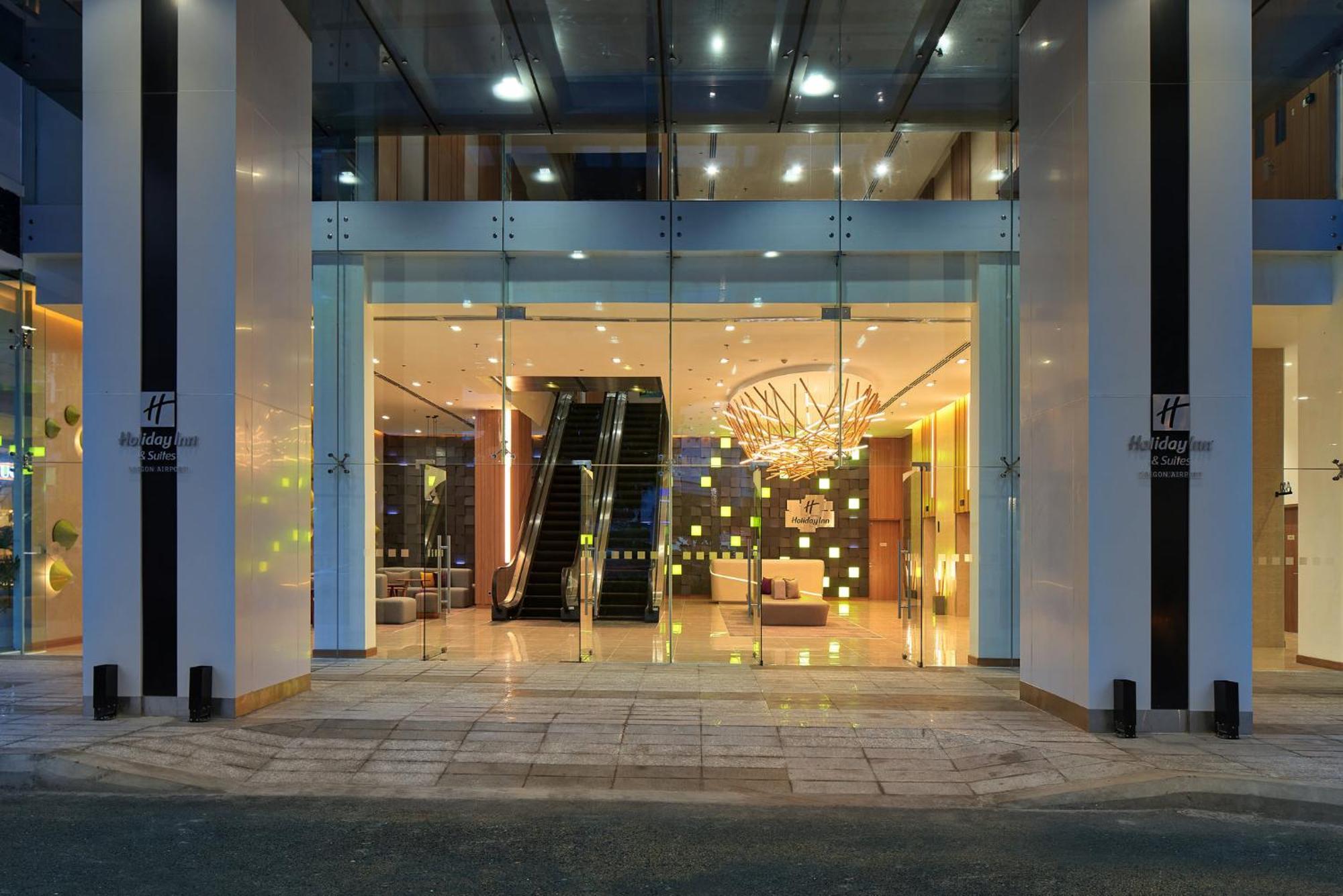 Hotel & Saigon Airport By Ihg