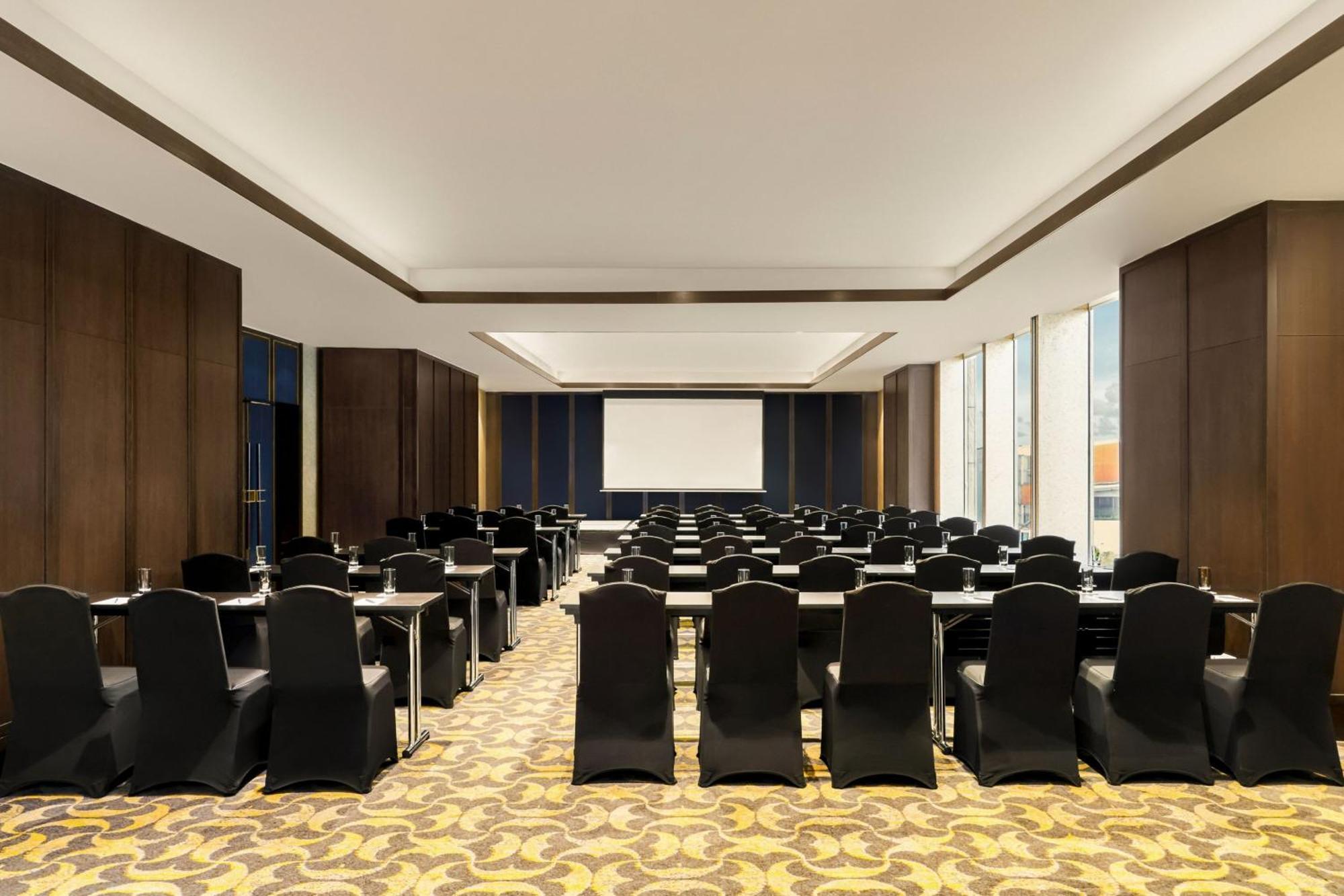 Sheraton Saigon Grand Opera Hotel 5*