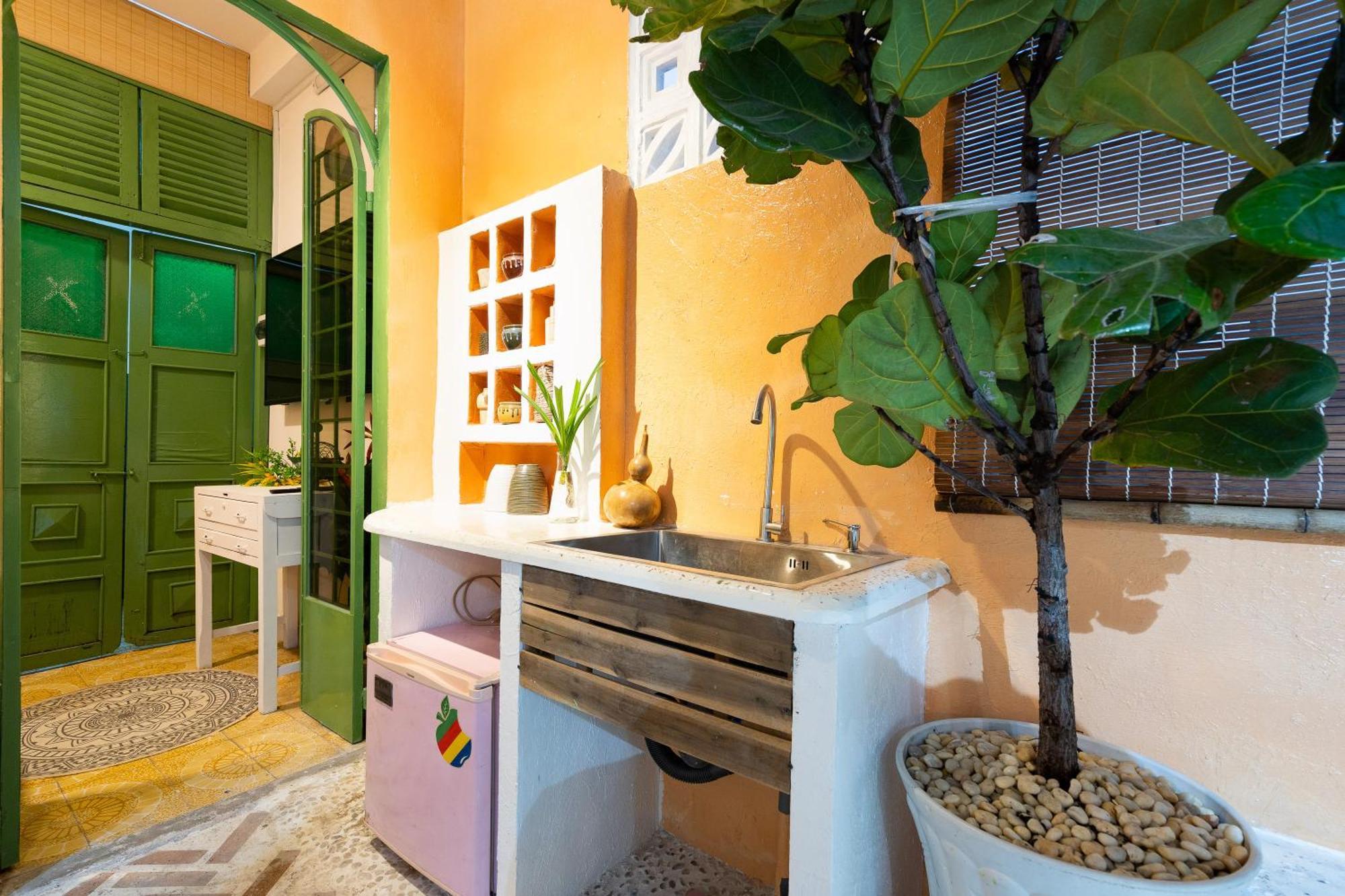 Center - Rooftop - Outdoor Bathtub Apartment