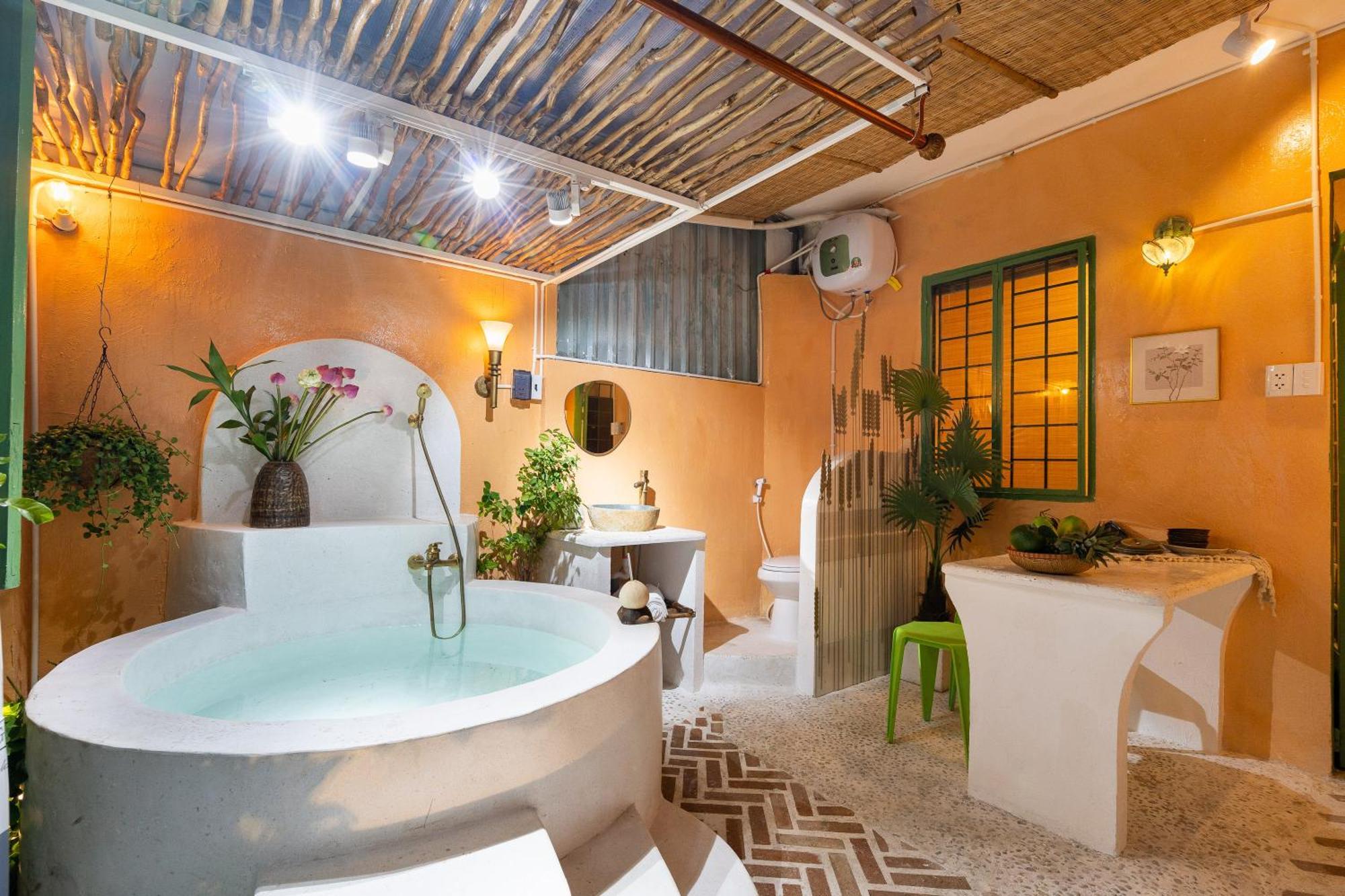 Center - Rooftop - Outdoor Bathtub *