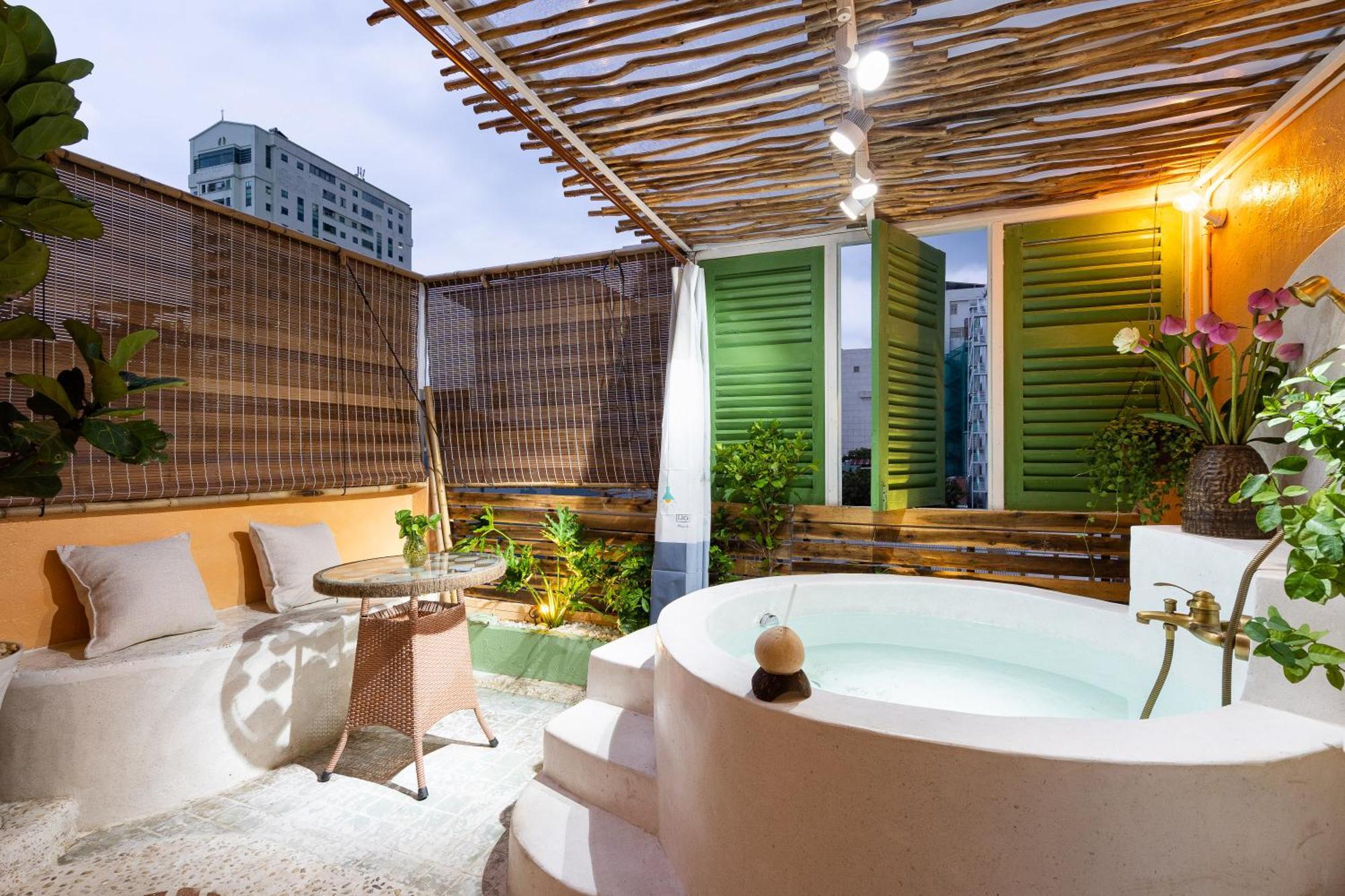Apartment Center - Rooftop - Outdoor Bathtub Ho Chi Minh City