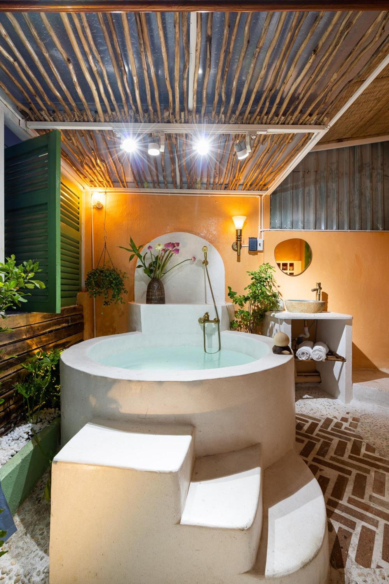 Center - Rooftop - Outdoor Bathtub * Ho Chi Minh City