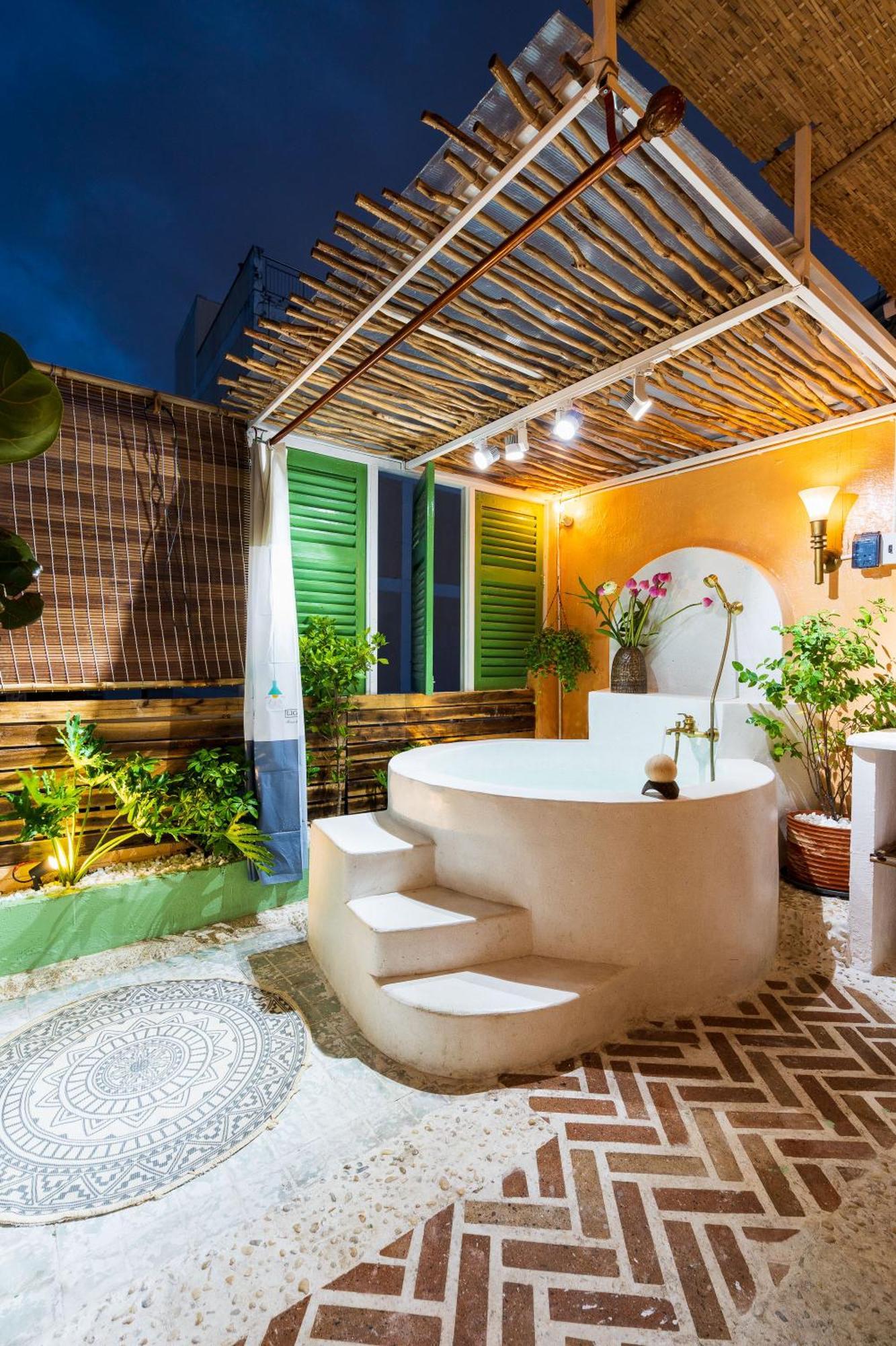 Center - Rooftop - Outdoor Bathtub Apartment Ho Chi Minh City